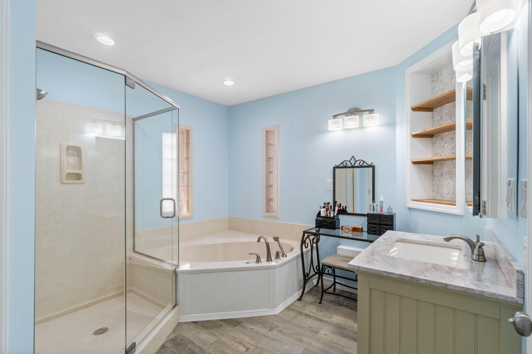 LAKESIDE EAST - Residential