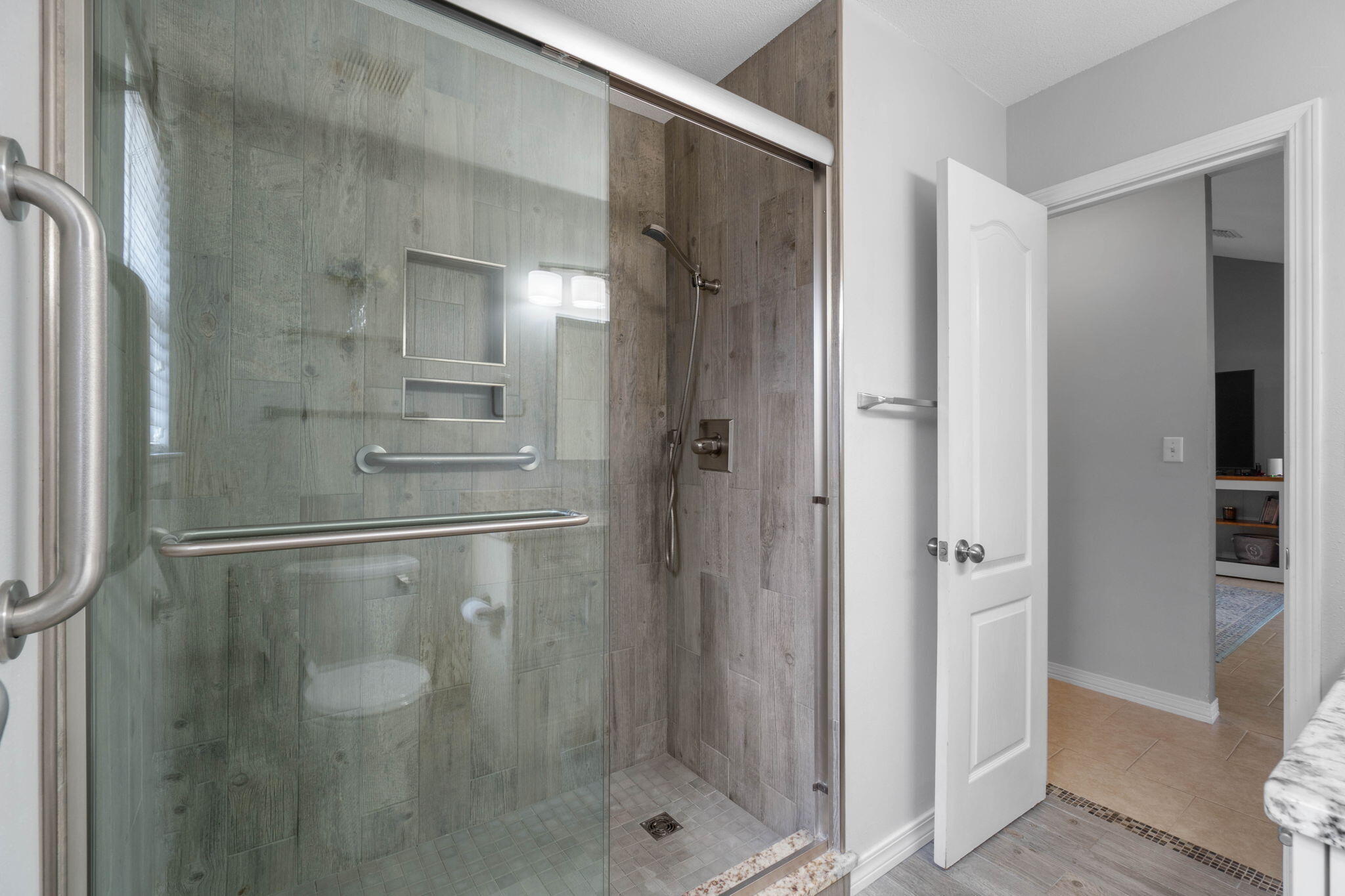 LAKESIDE EAST - Residential