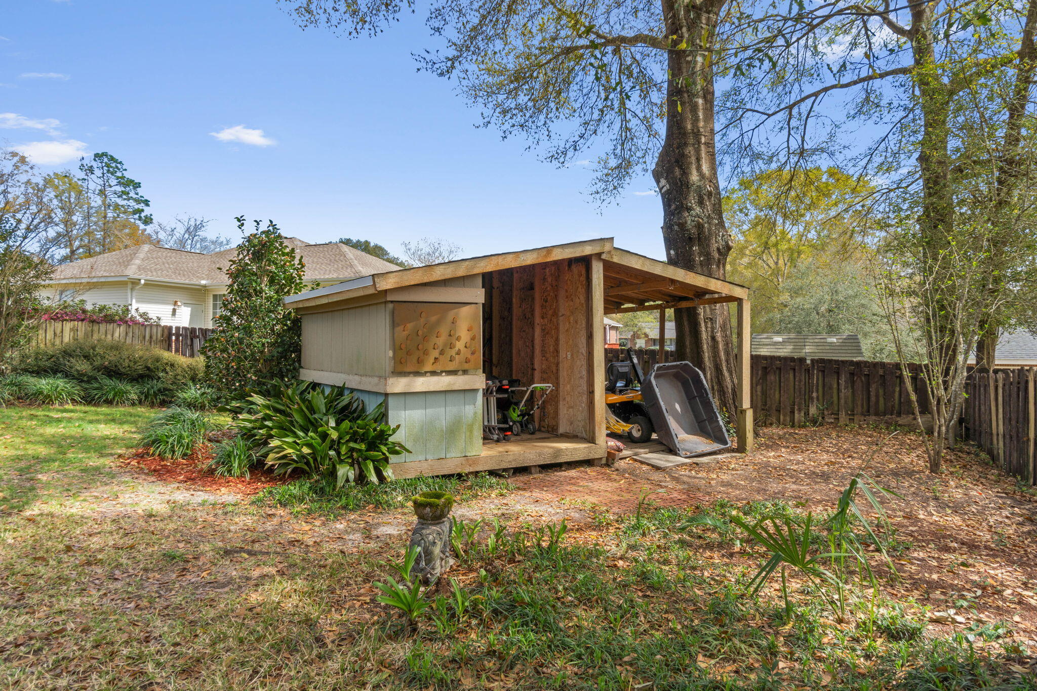 LAKESIDE EAST - Residential