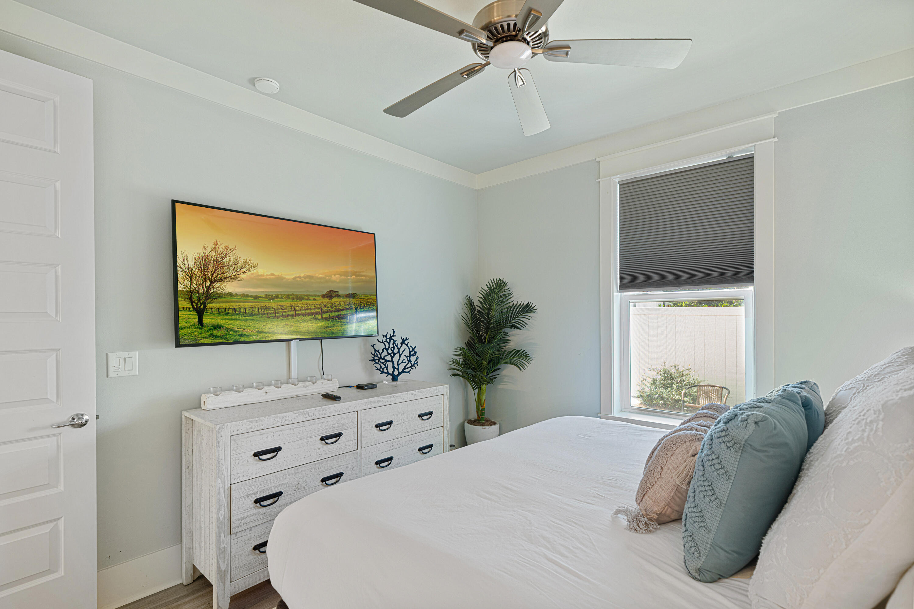 HIDDEN PALMS - Residential