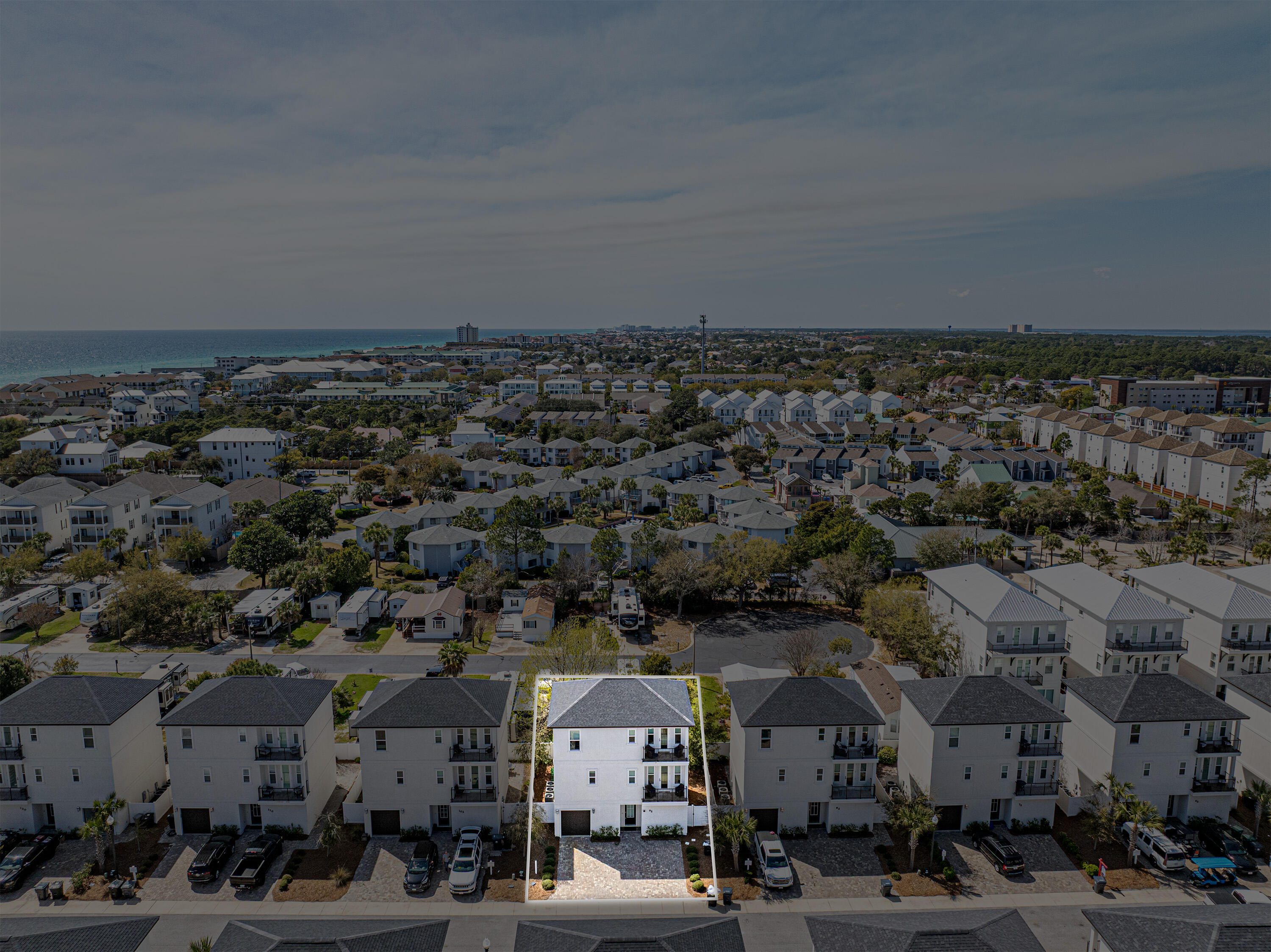 HIDDEN PALMS - Residential