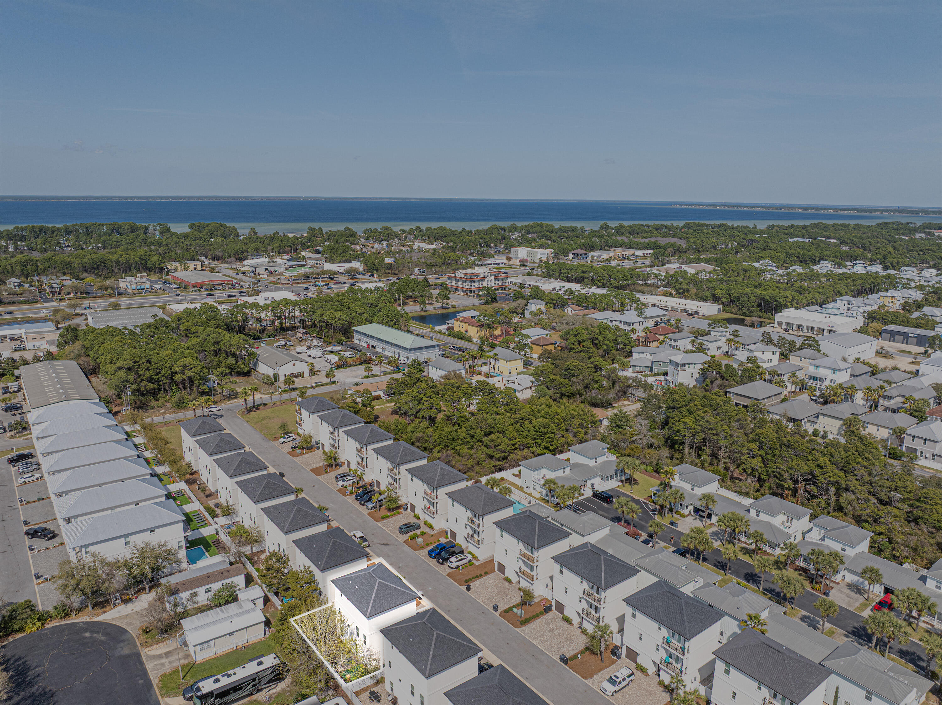 HIDDEN PALMS - Residential