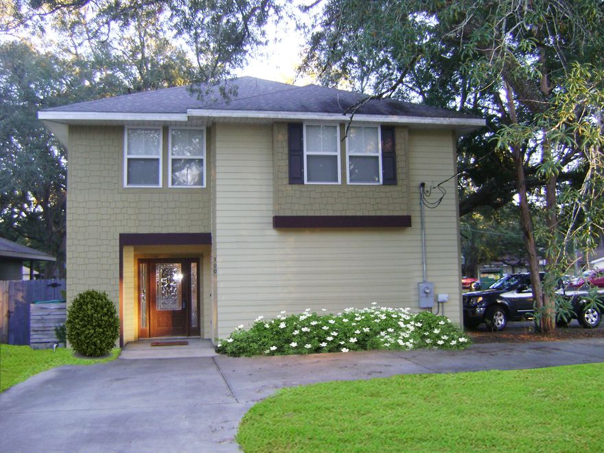 Screened lanai with Pool in privacy fenced backyard. Hardi-board three bedroom home in the heart of Niceville. Close to Eglin, Duke, Hurlburt, schools, shopping and beaches. Gourmet kitchen boasts huge stainless steel commercial style refrigerator, maple cabinets with crown molding, granite counter tops, pantry, and a spacious breakfast bar. The entire first floor and all baths have tile flooring. Recently wood flooring has been installed on staircase and 2nd floor. The large master bedroom suite is a private retreat with 2 large walk in closets. Ensuite master bathroom features a jetted tub, double bowl vanity with granite top, large mirror and separate shower. The remaining two bedrooms are spacious with large closets and a full bath in the hall. Covered patio in back yard.
