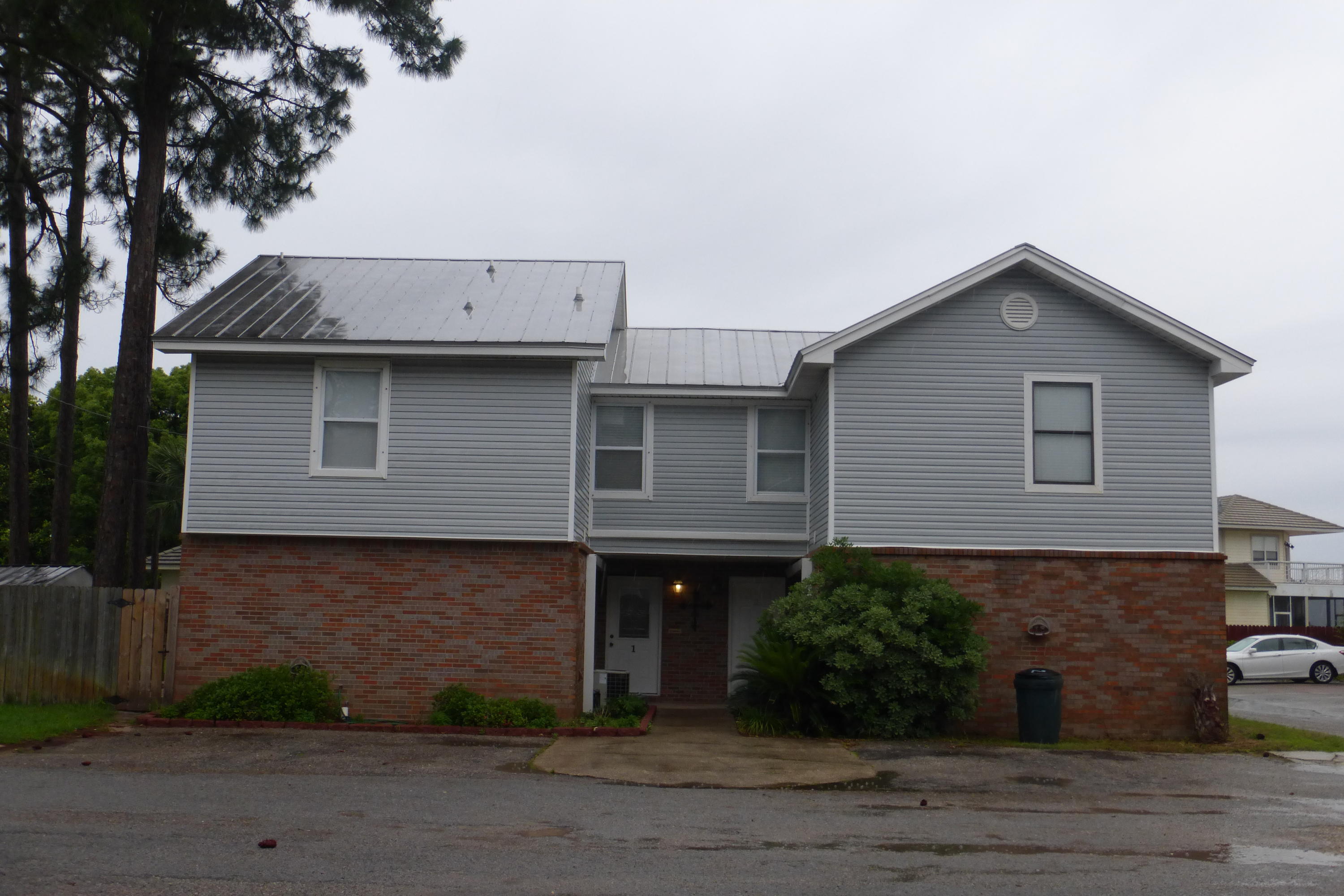 BAY MANOR - Residential