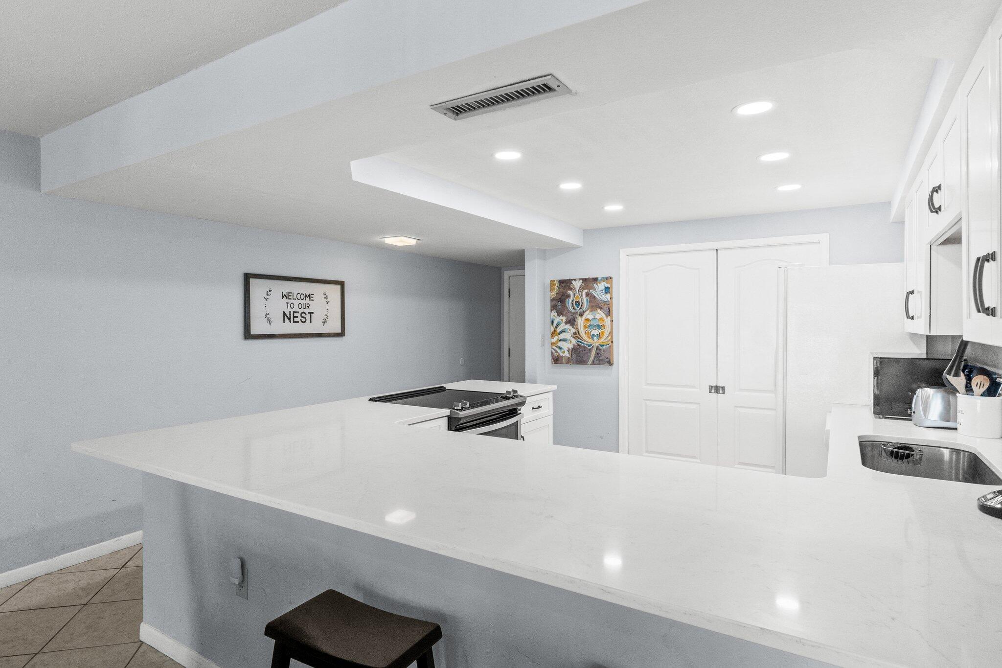 SHORELINE TOWERS 2 - Residential