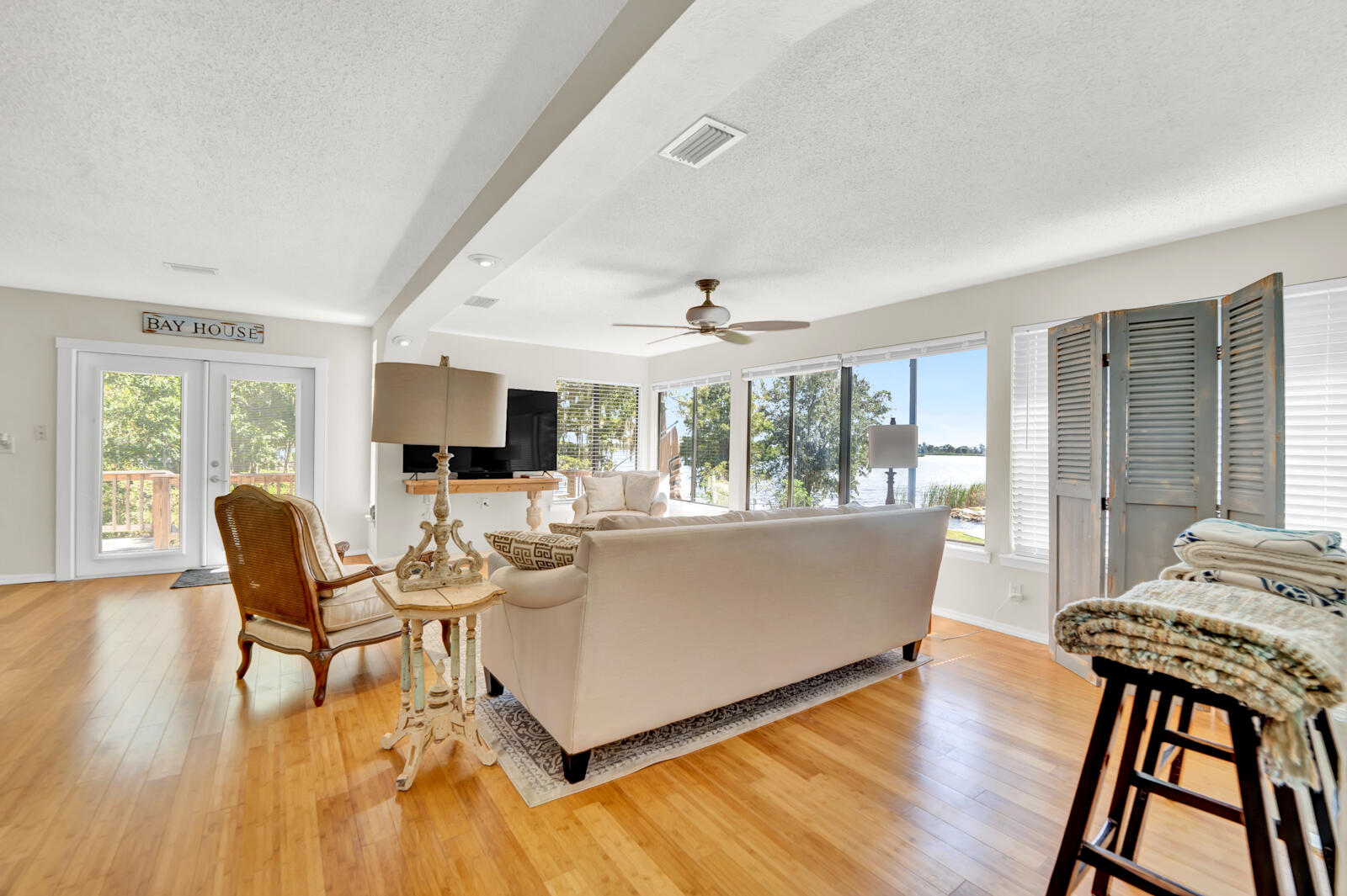 JOLLY BAY ACRES - Residential