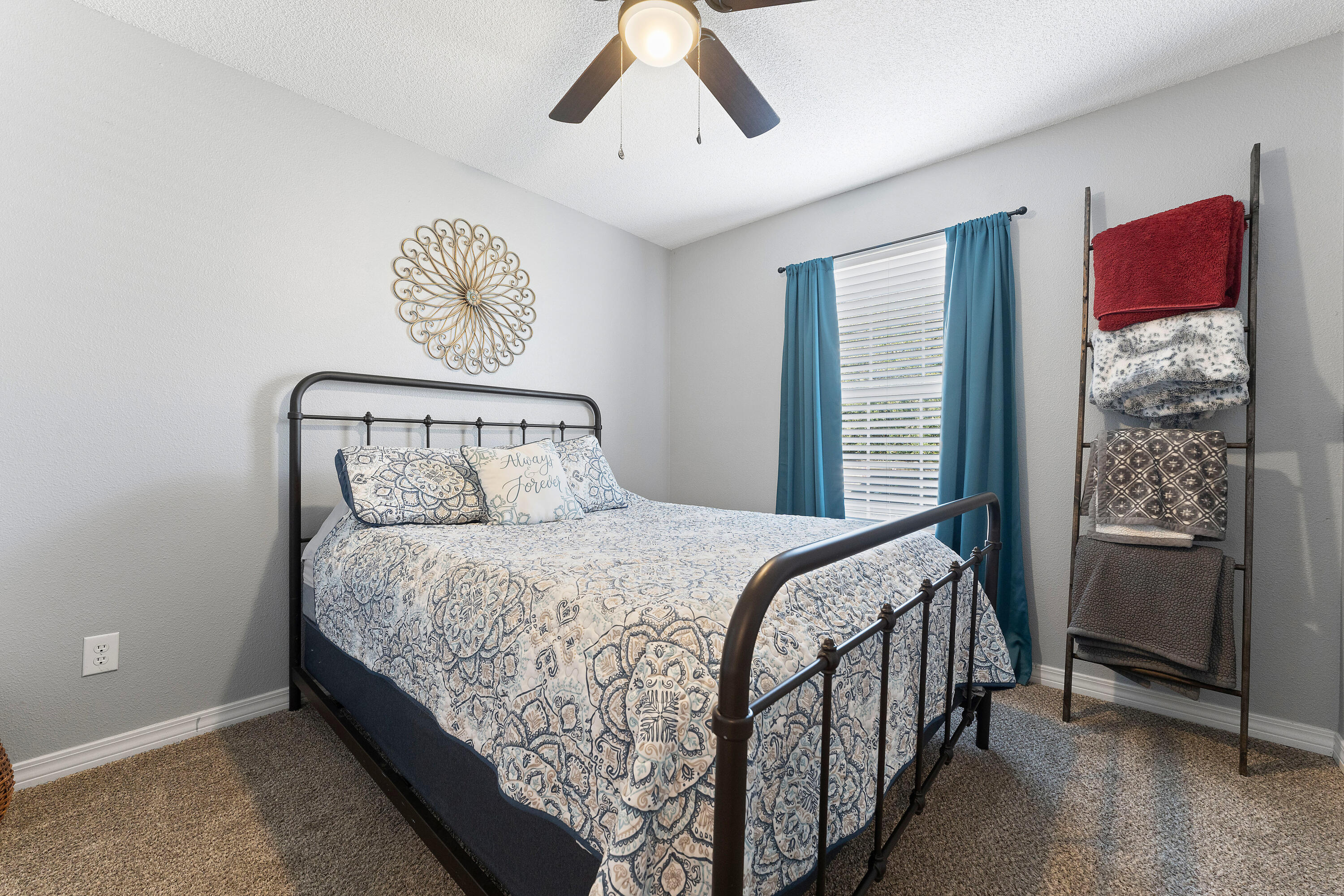 HOLLEY BY THE SEA - Residential