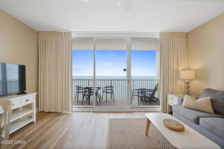 MAJESTIC BEACH TOWERS I - Residential