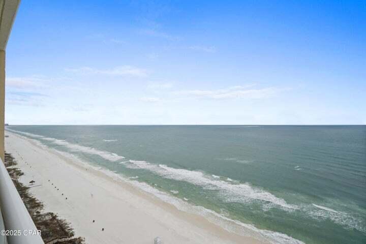 MAJESTIC BEACH TOWERS I - Residential