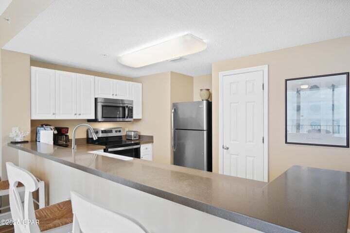 MAJESTIC BEACH TOWERS I - Residential