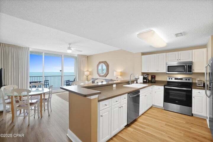 MAJESTIC BEACH TOWERS I - Residential