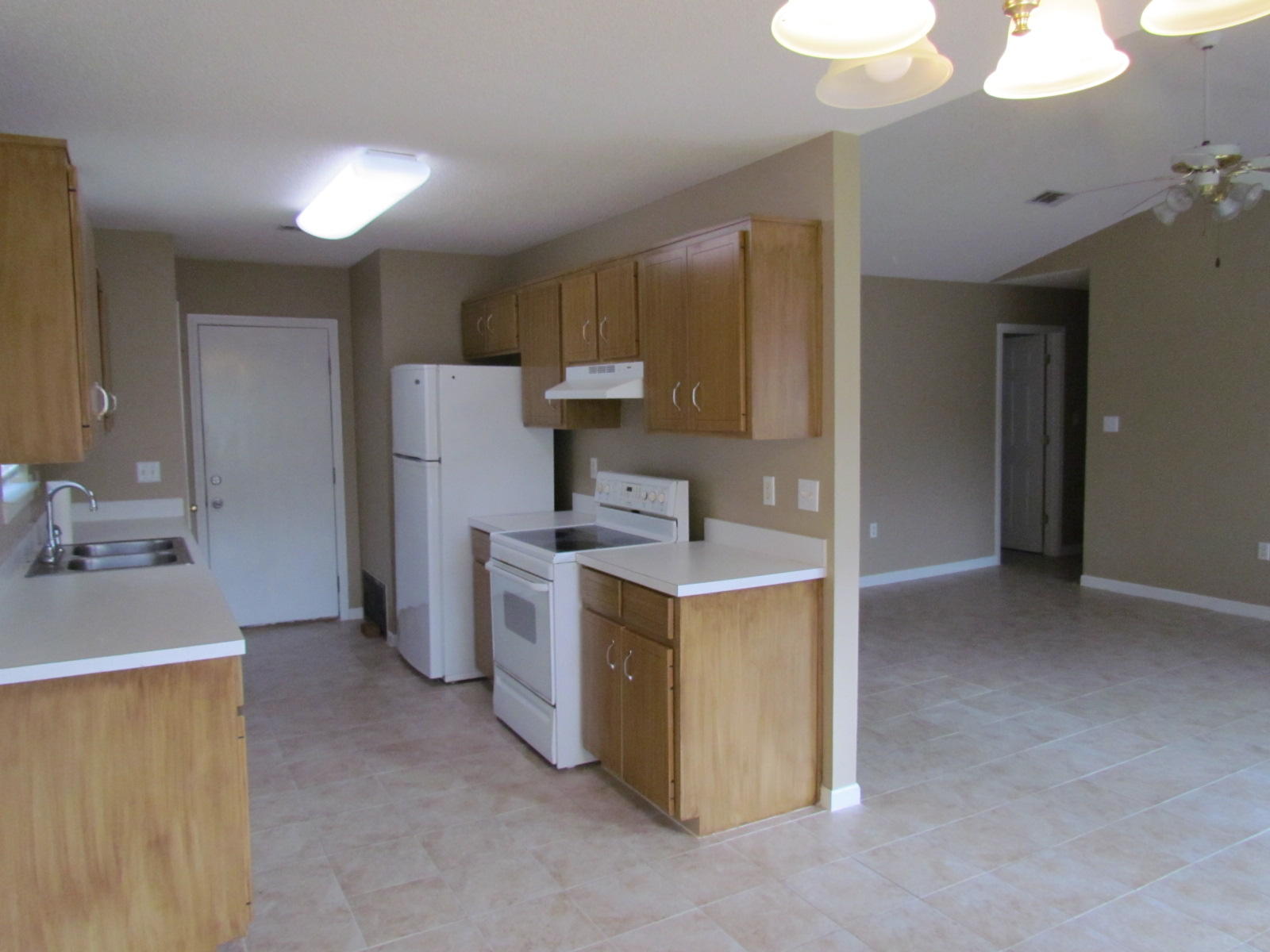 CREEKSIDE - Residential Lease