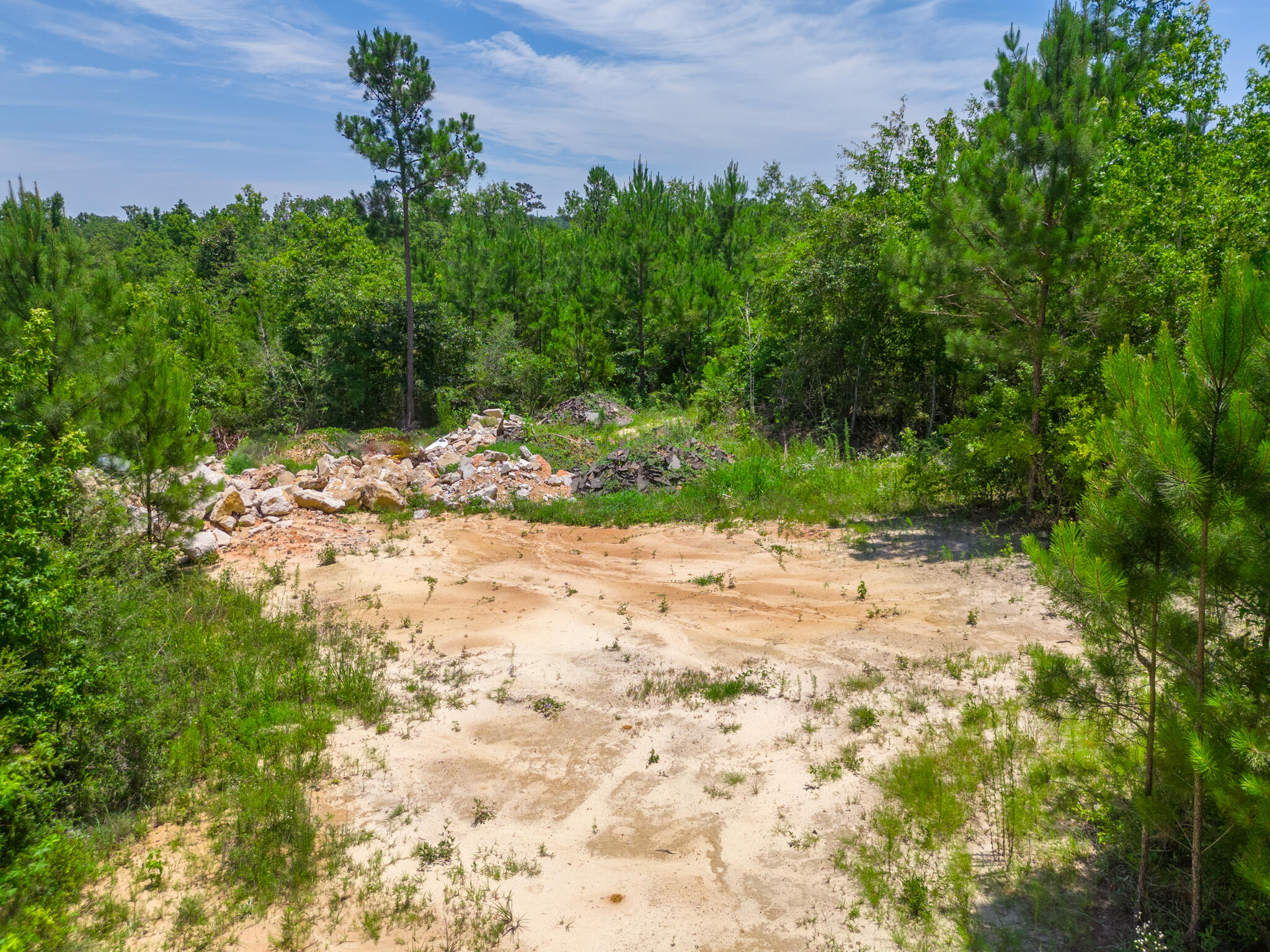 NO RECORDED SUBDIVISION - Land