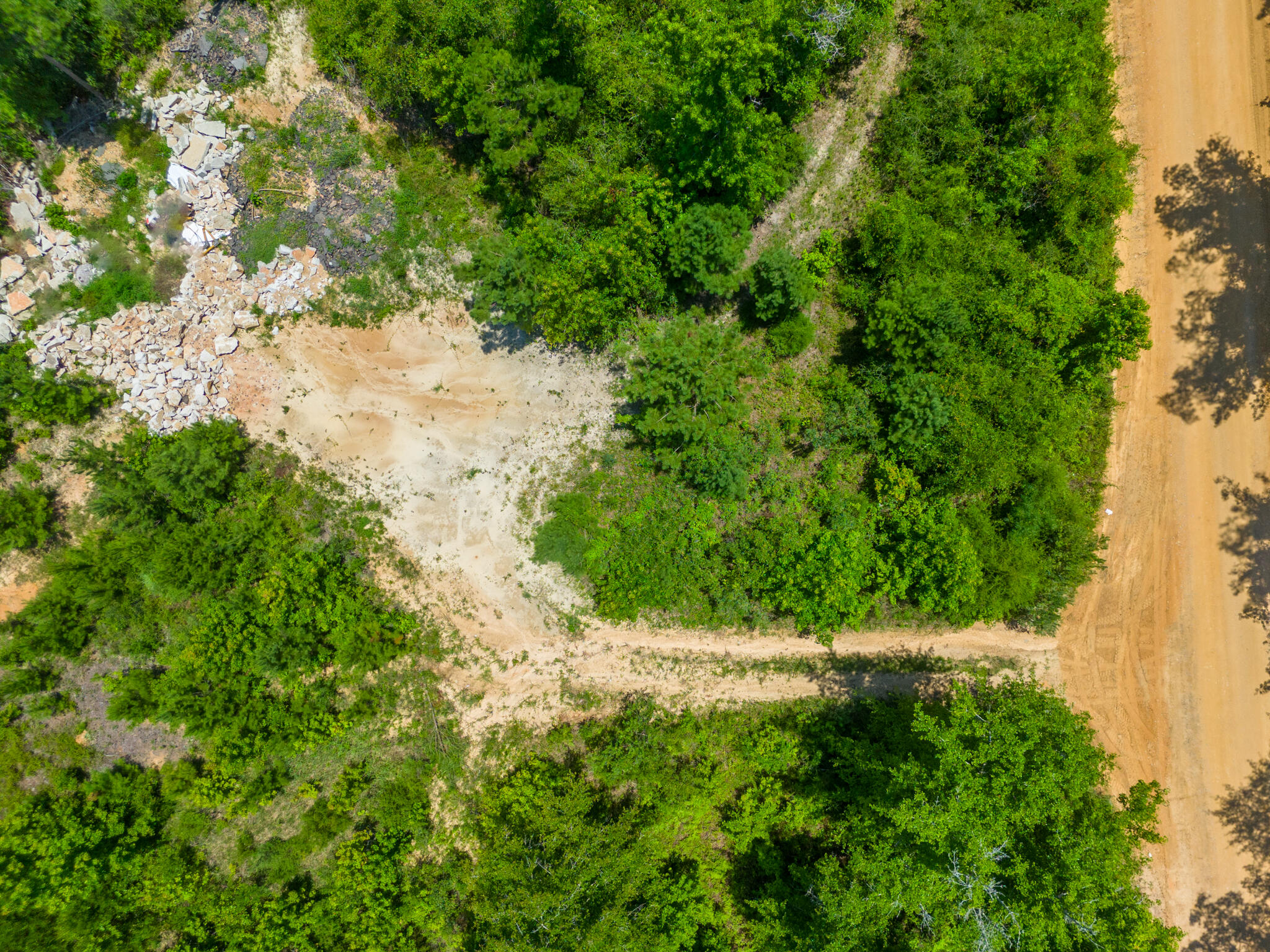 NO RECORDED SUBDIVISION - Land