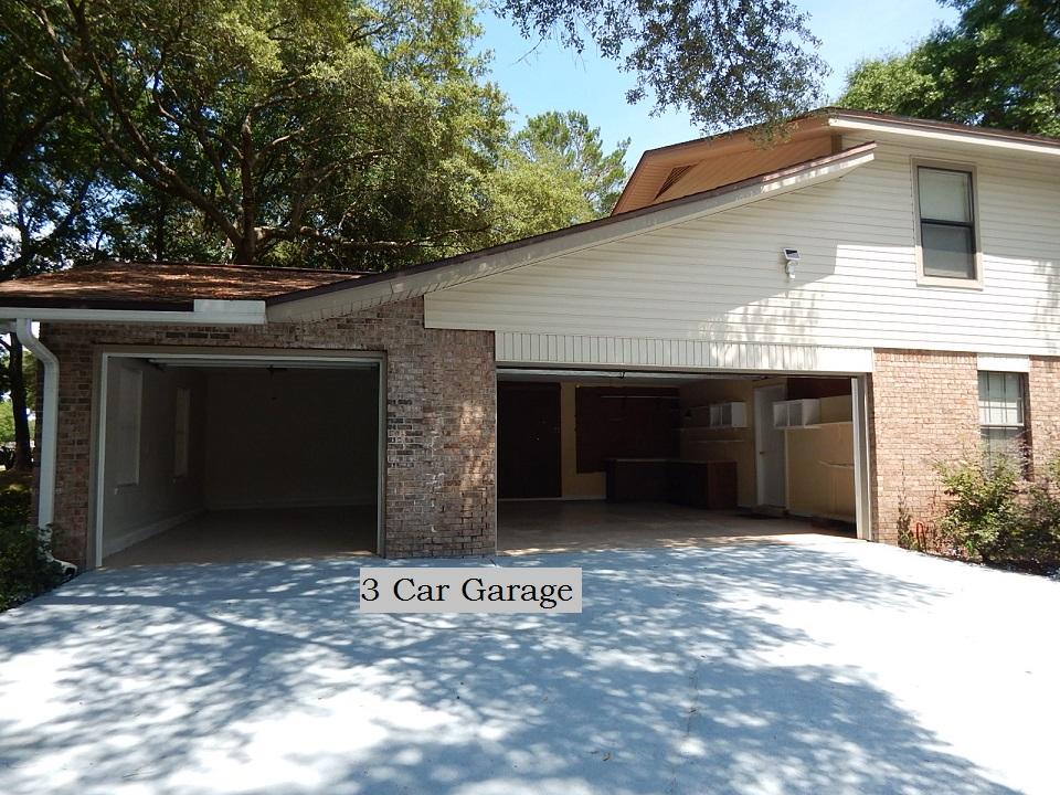 ROCKY BAYOU COUNTRY CLUB ESTATES 1 - Residential