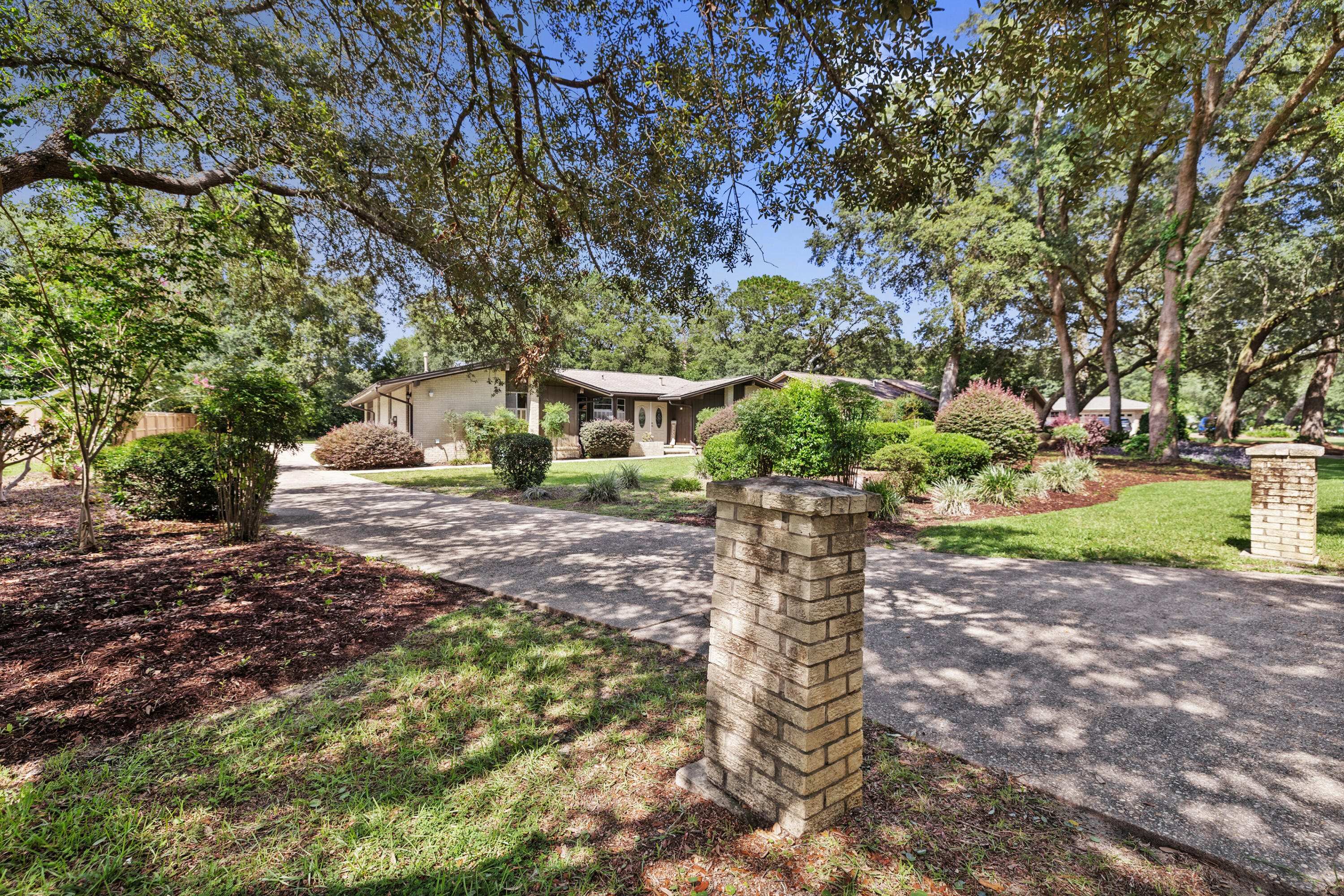 ROCKY BAYOU COUNTRY CLUB ESTATES 1 - Residential