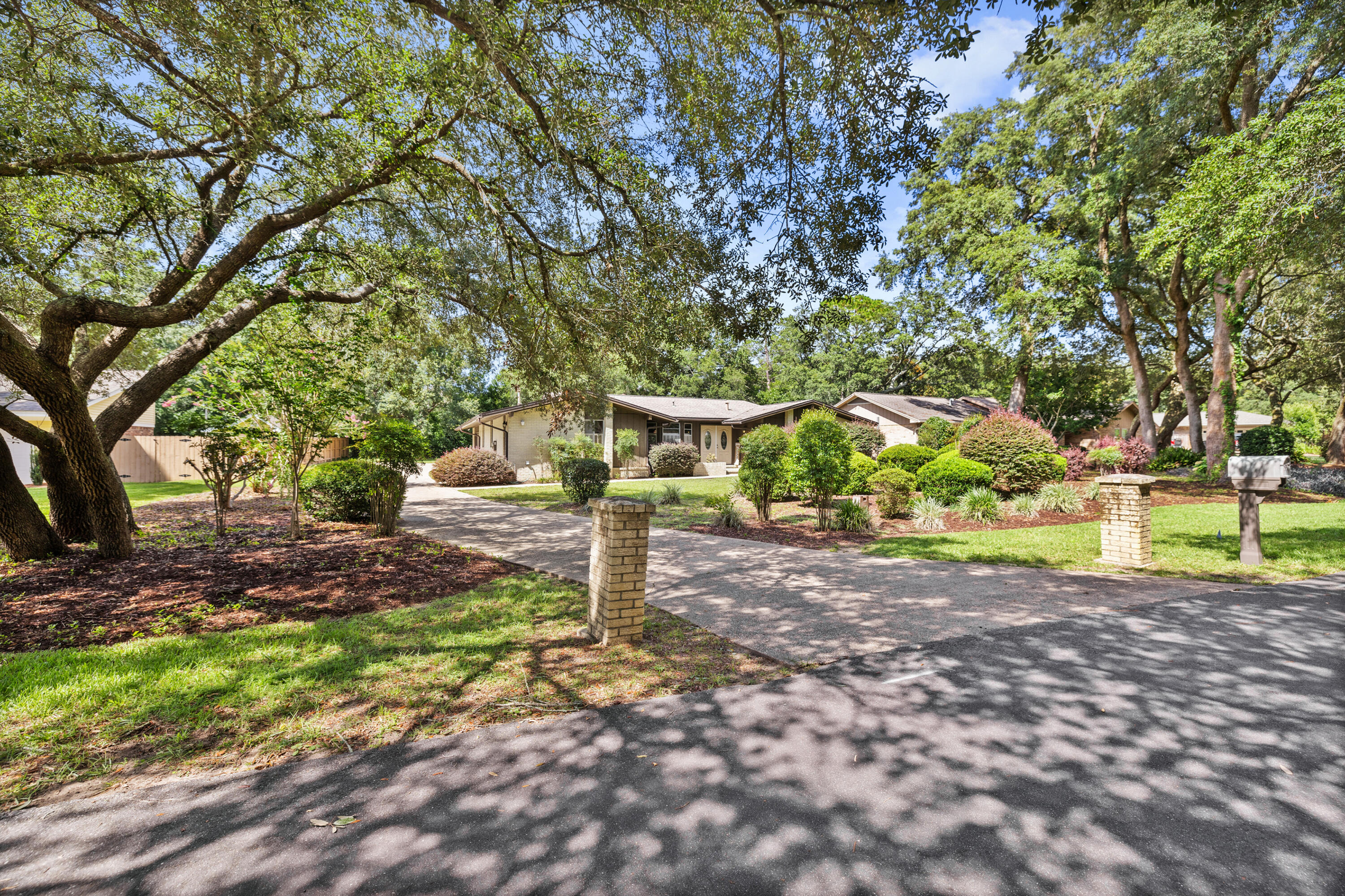 ROCKY BAYOU COUNTRY CLUB ESTATES 1 - Residential