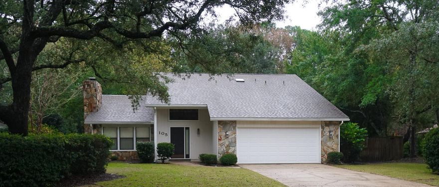 This Classic Bluewater Bay home, just four houses from the water is offered for sale. This home is located in the tranquil heart of Bluewater Bay, offering old growth trees and quiet streets. This home is NOT in the HOA, and has no requirements or restrictions. Access to all of Bluewater Bay's amenities, to include monthly golf is offered separately from Bluewater Bay. This home features a completely new (12mo) HVAC system, hot-water heater and digital sprinkler system. The roof is just under 6 years old, installed in 2013. Home is in a flood zone; owner pays $700.00 annually for coverage (see cost to own). $2.2K in chimney work just completed to perfect this home! Come see this magnificent home in the best of locations!