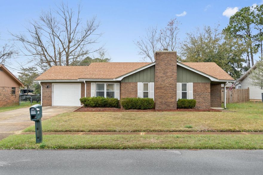 Just west of Hurlburt Field and centrally located to both Navarre Beach and Okaloosa Island, this home is in the perfect location to live on the Emerald Coast. This home is 3 bedrooms and 2 full bathrooms with a fenced in backyard. The current owners did some minor remodeling that truly made a huge difference in the spaciousness of the home.