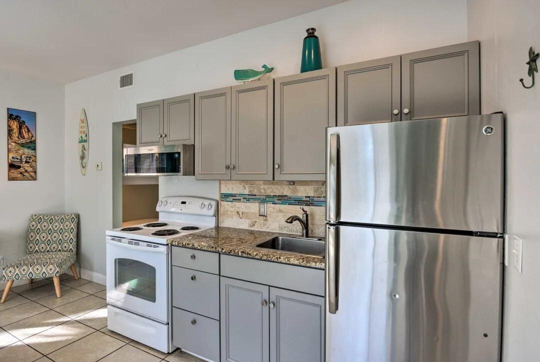 NANTUCKET COTTAGES - Residential