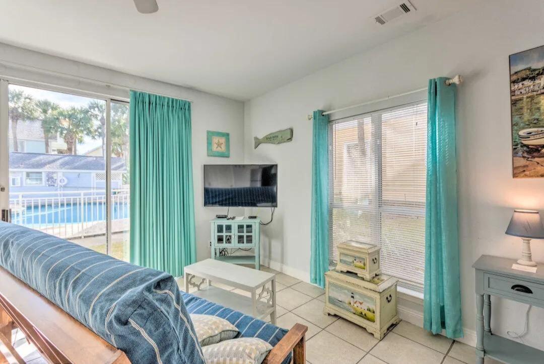 NANTUCKET COTTAGES - Residential