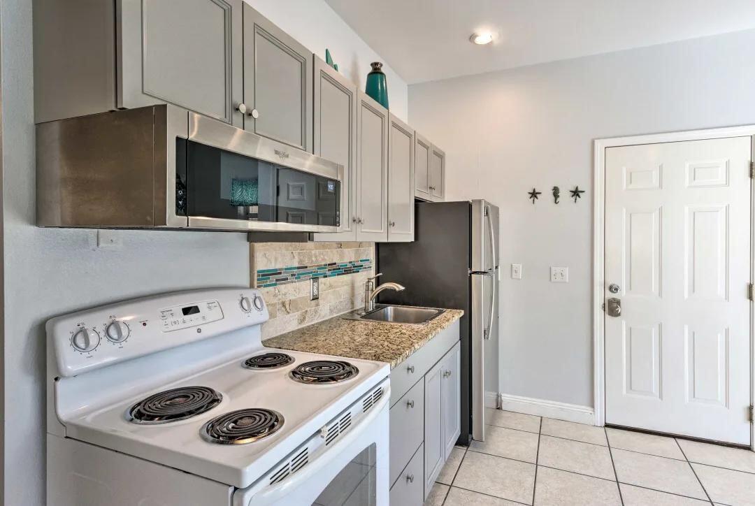 NANTUCKET COTTAGES - Residential