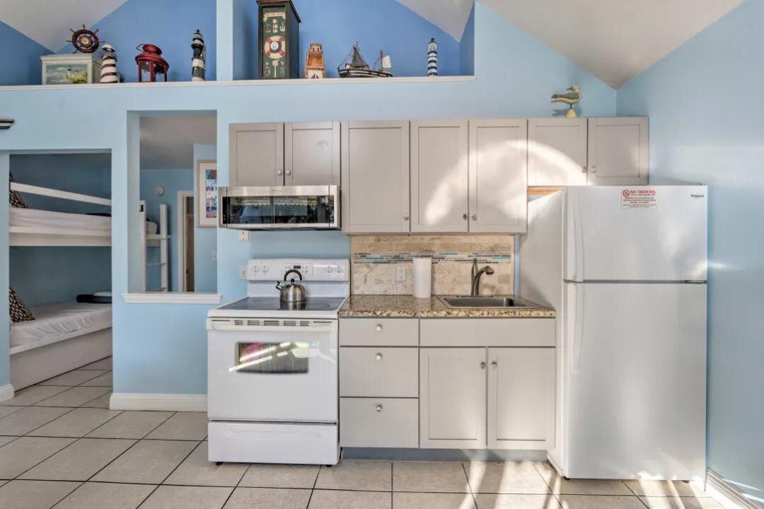 NANTUCKET COTTAGES - Residential