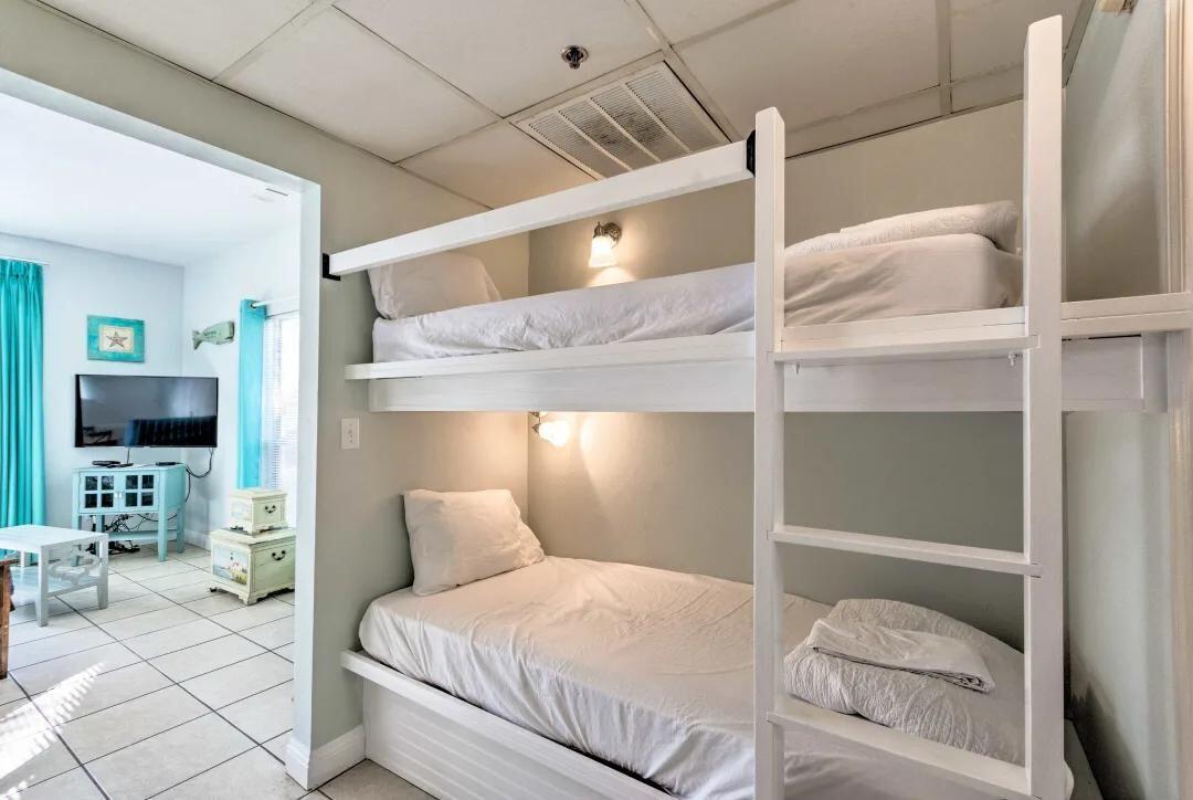 NANTUCKET COTTAGES - Residential