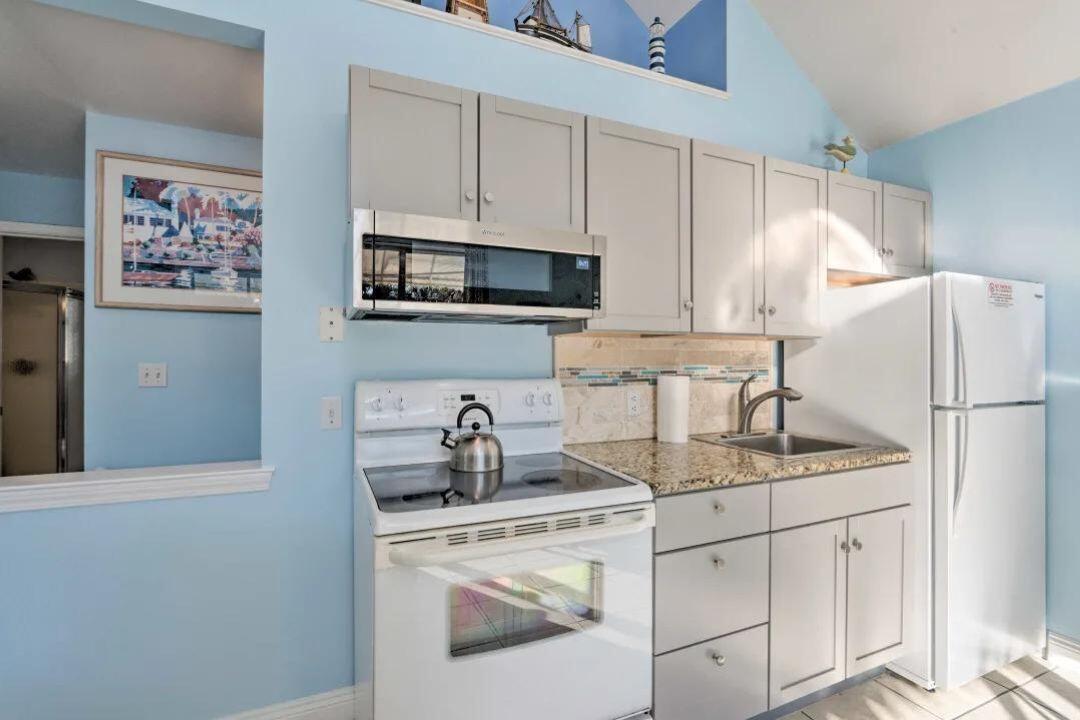 NANTUCKET COTTAGES - Residential