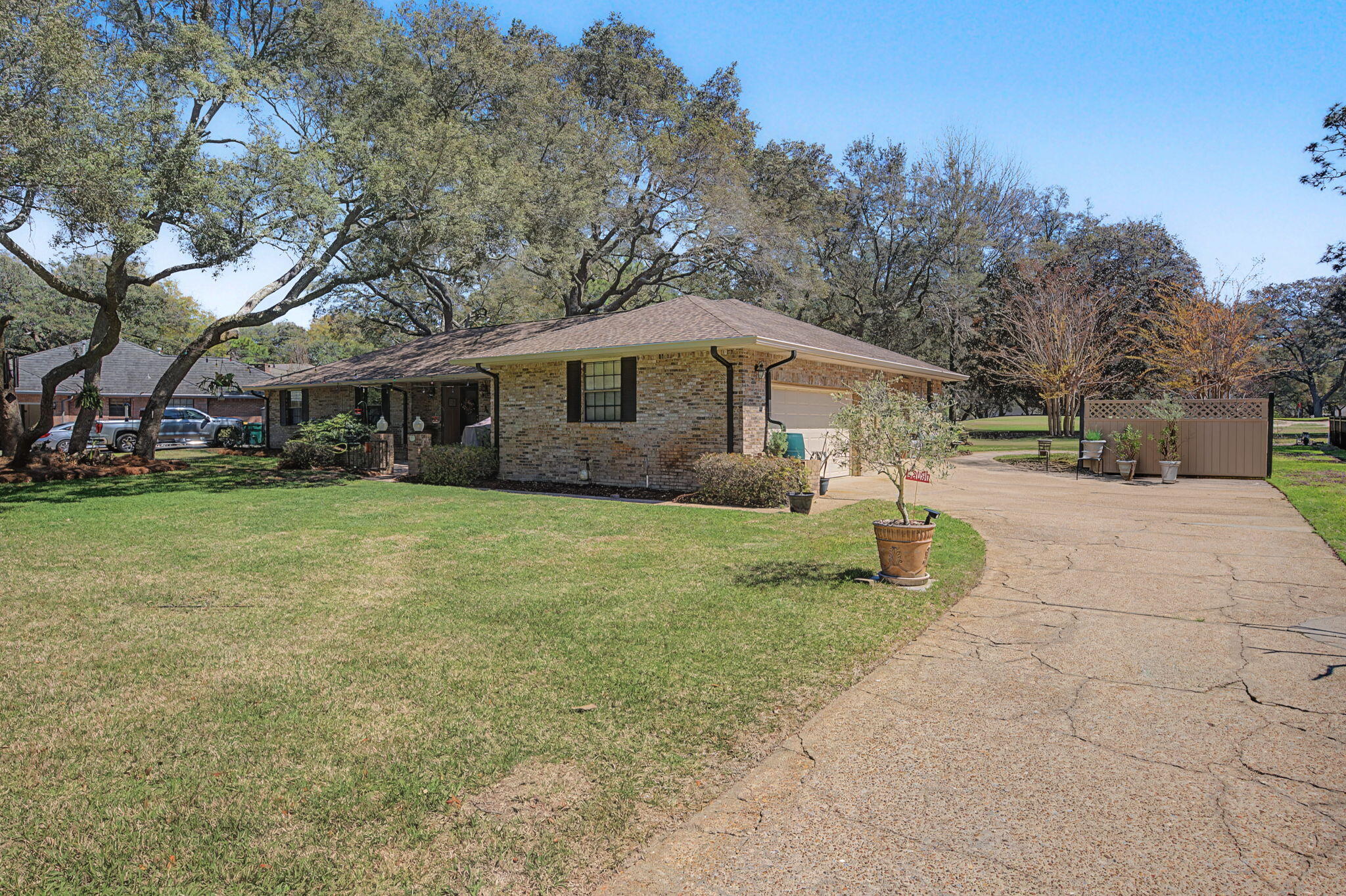 LES CHATEAU - Residential