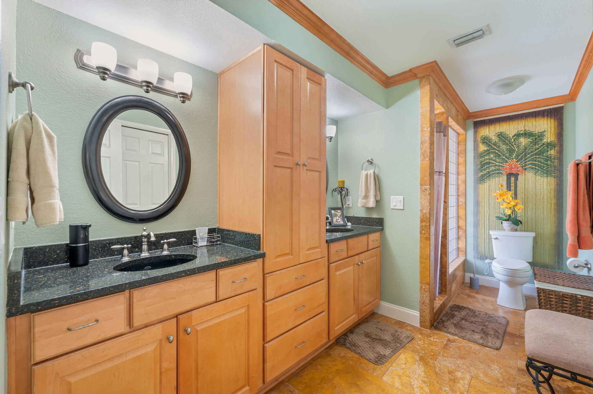 LES CHATEAU - Residential