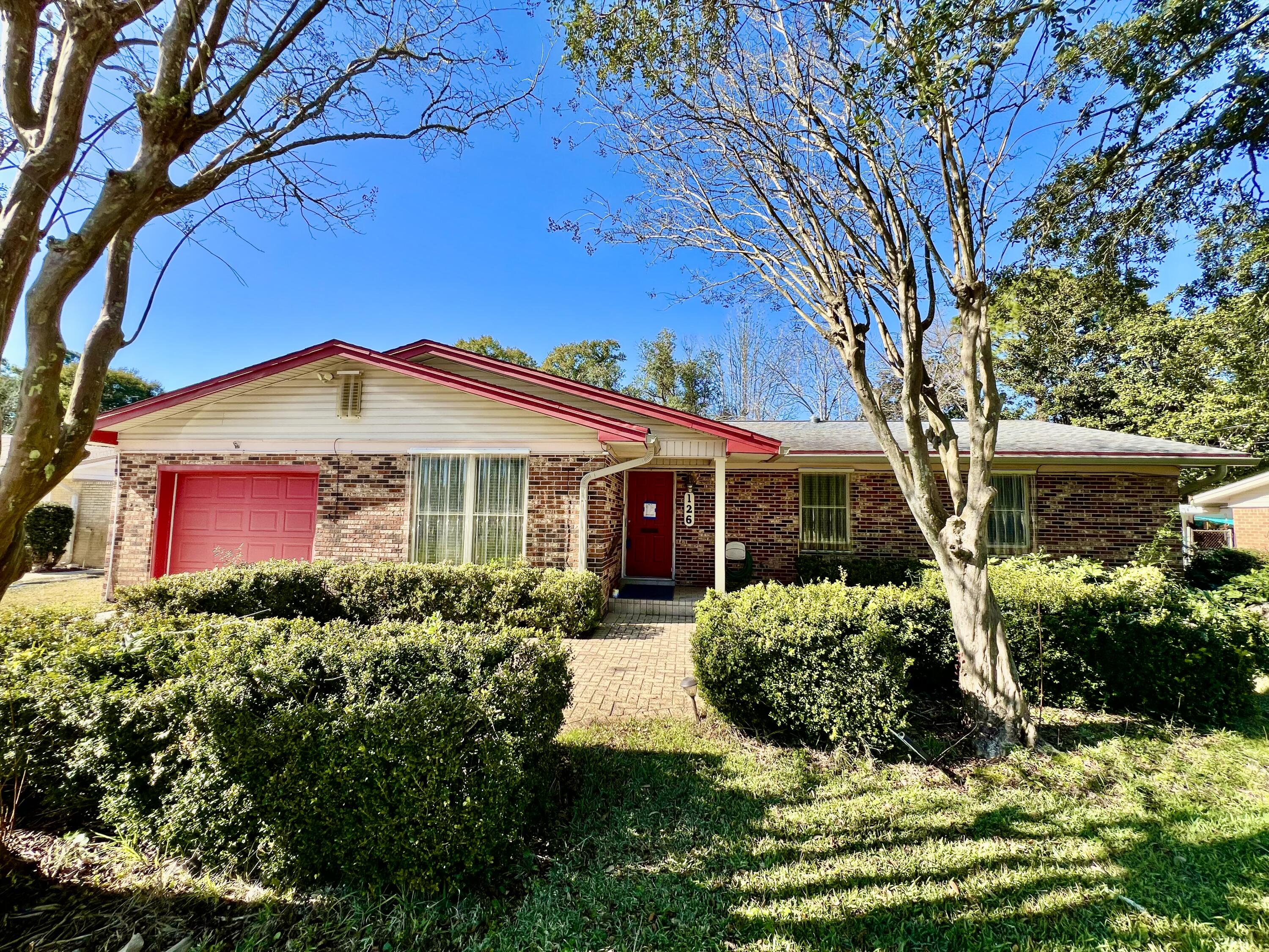 ELLIOTTS POINT - Residential