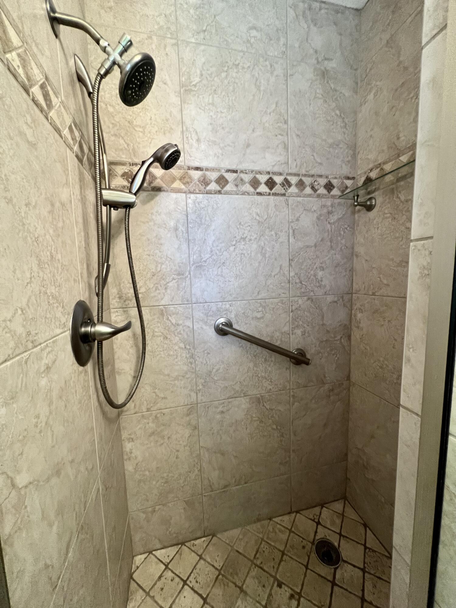 ELLIOTTS POINT - Residential