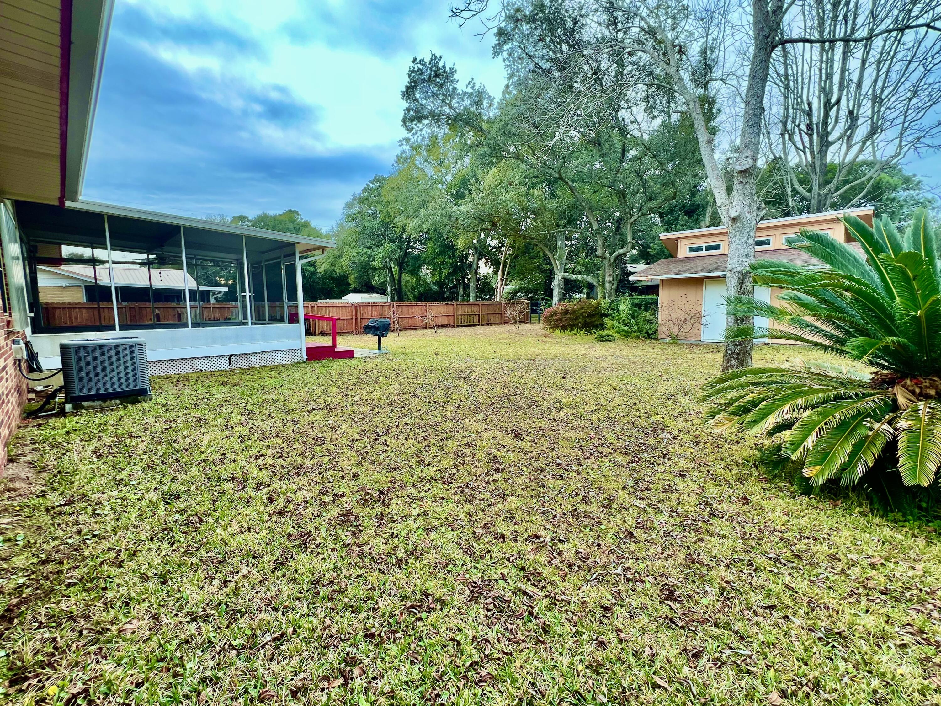 ELLIOTTS POINT - Residential