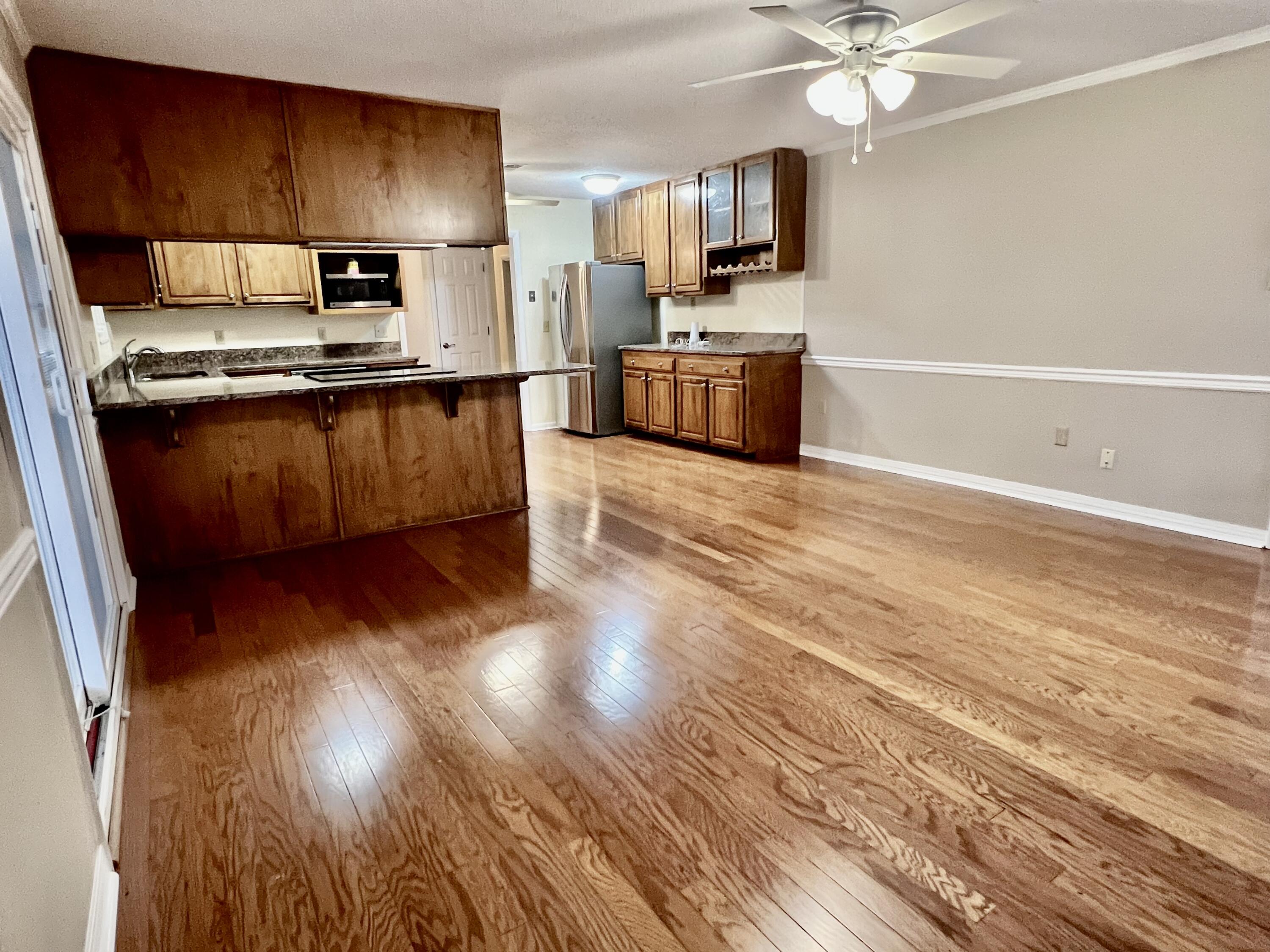 ELLIOTTS POINT - Residential