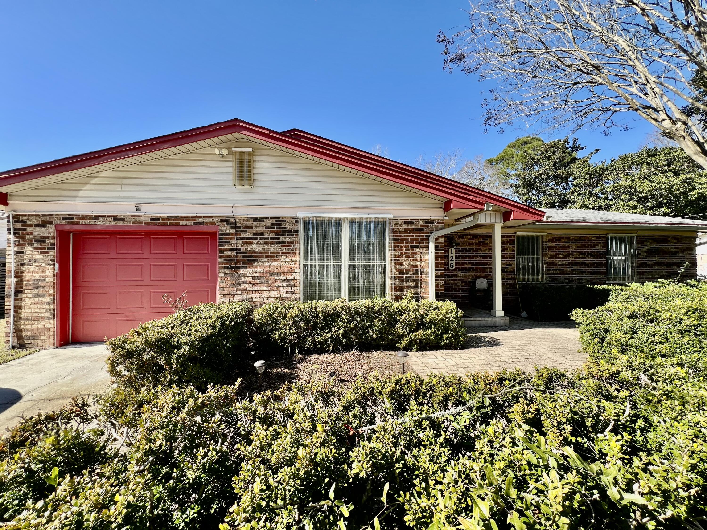 ELLIOTTS POINT - Residential