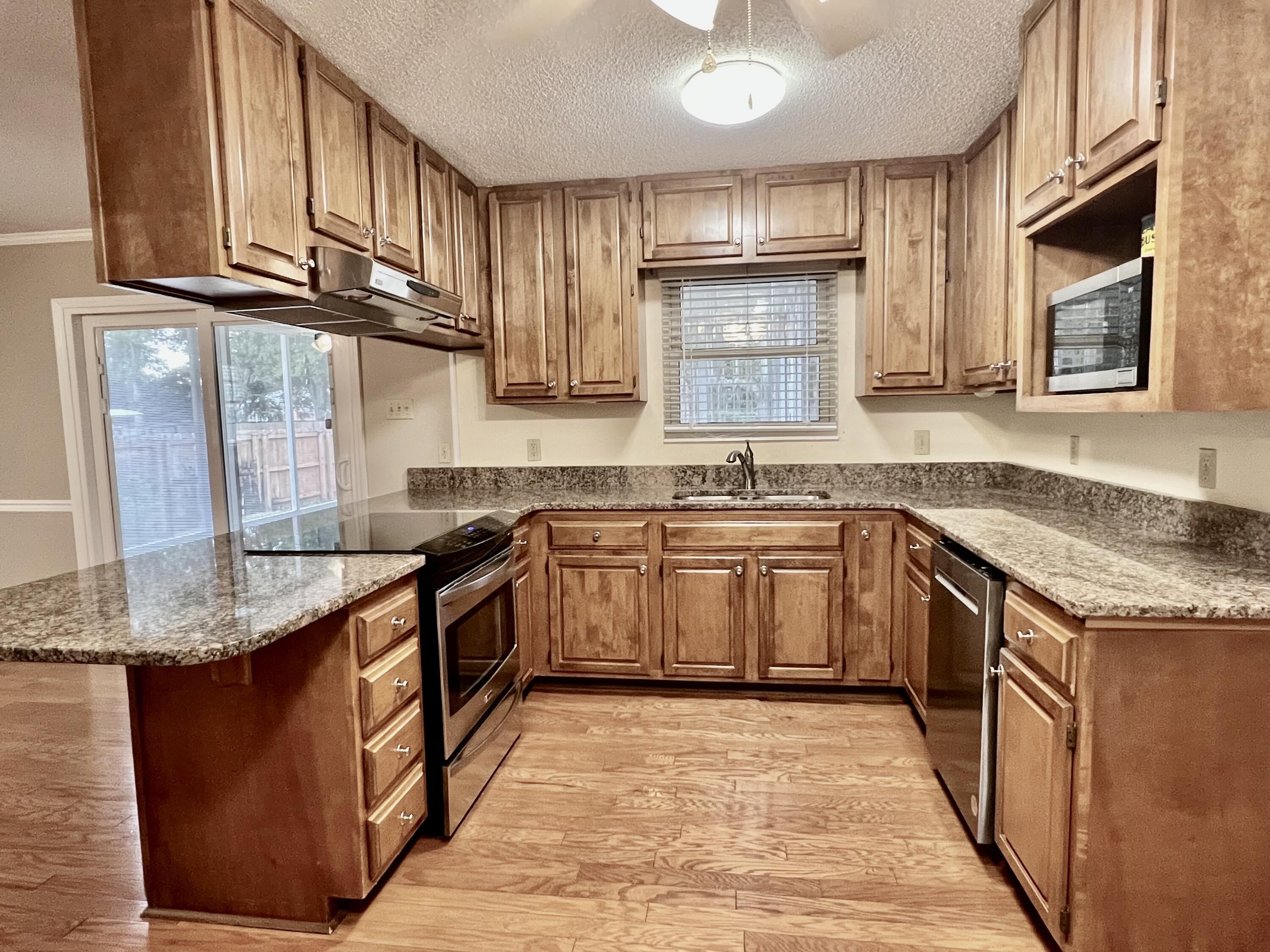 ELLIOTTS POINT - Residential