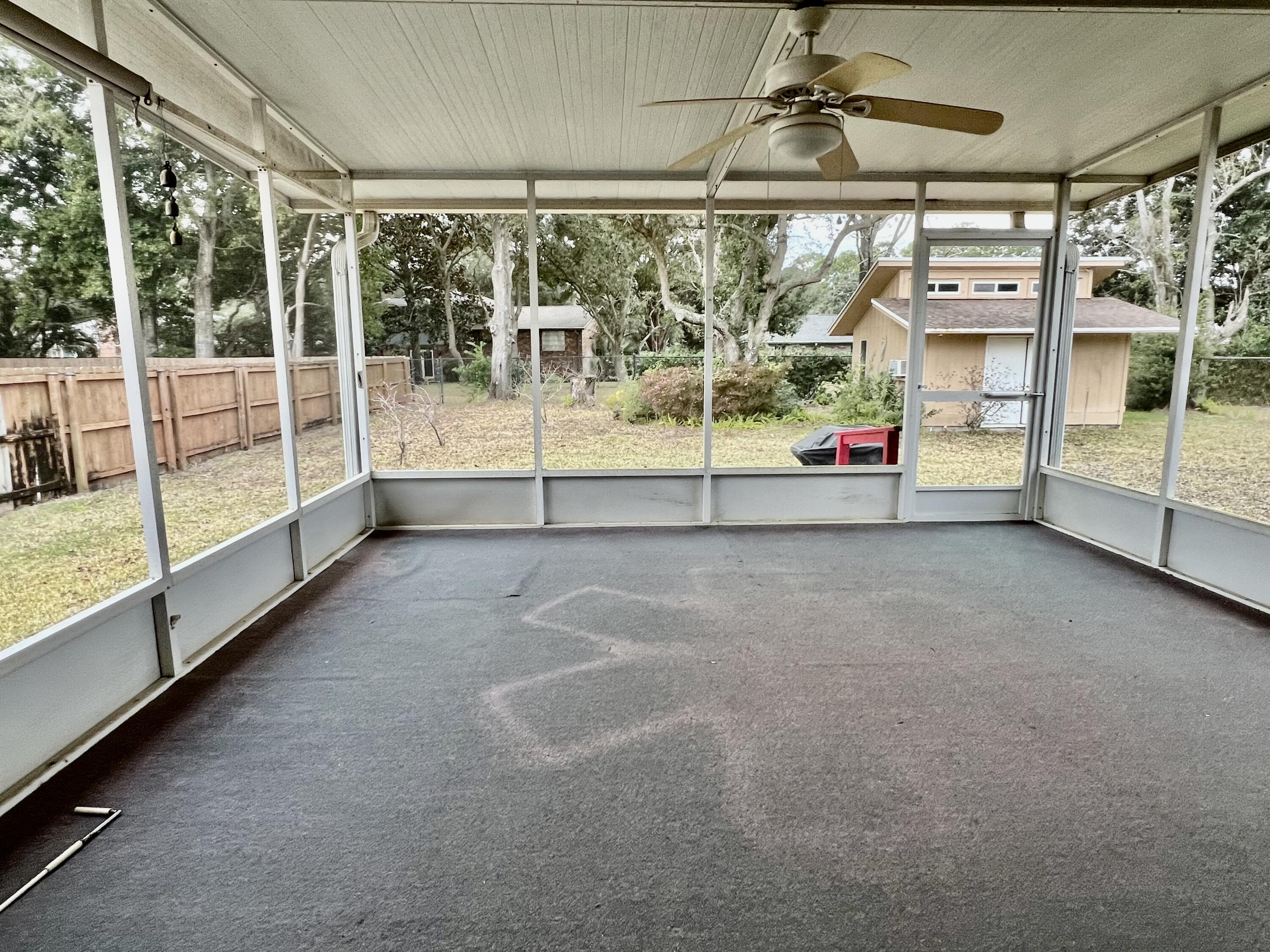 ELLIOTTS POINT - Residential