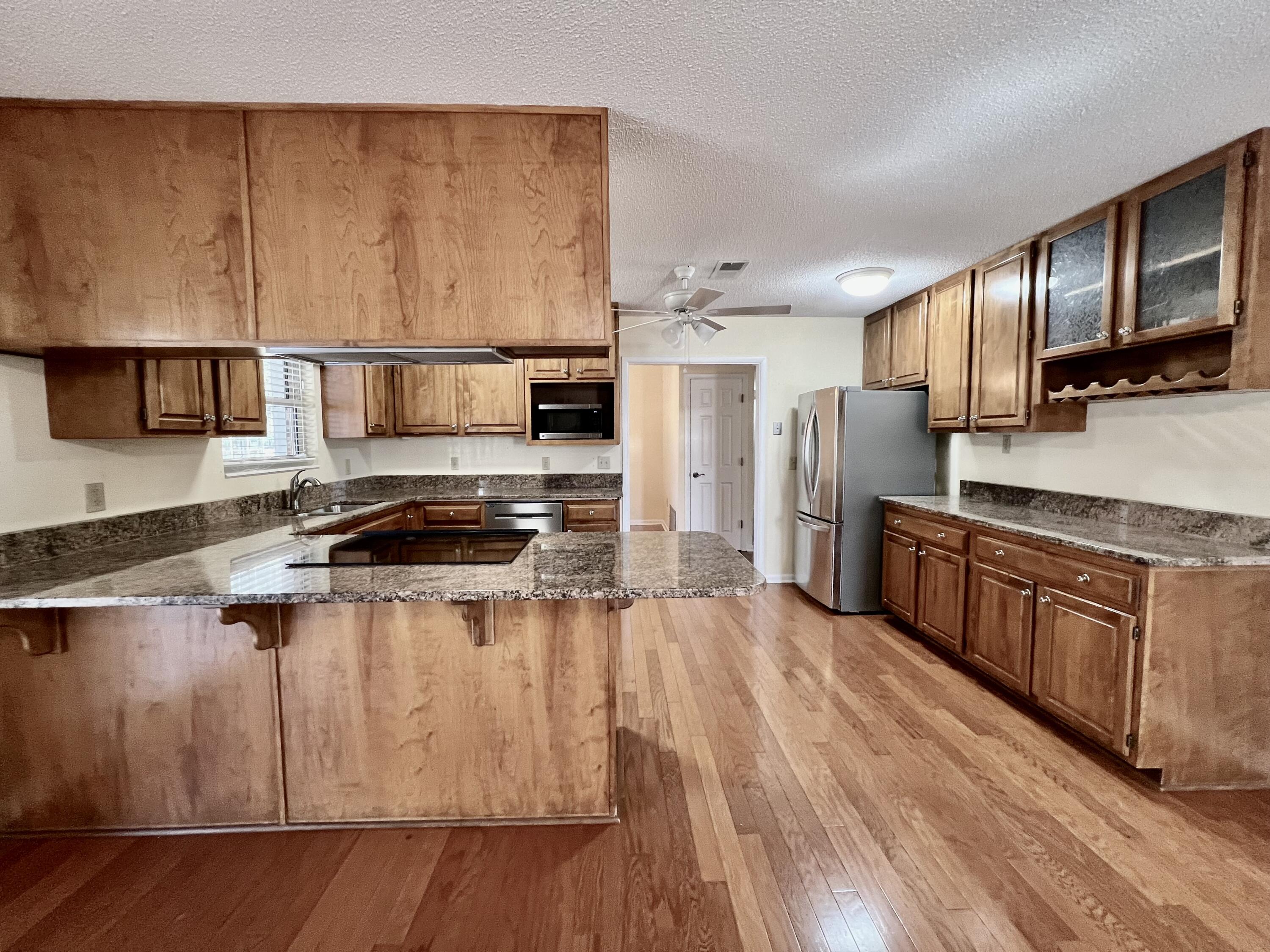 ELLIOTTS POINT - Residential