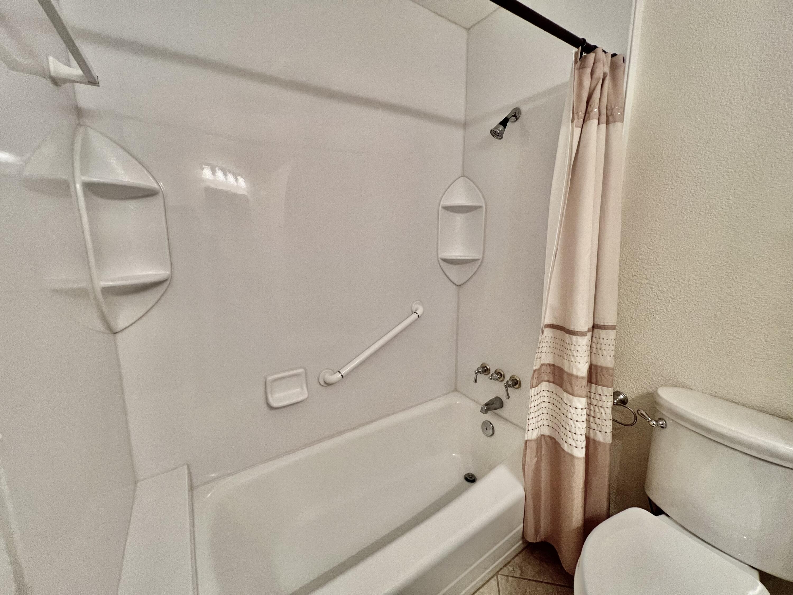 ELLIOTTS POINT - Residential