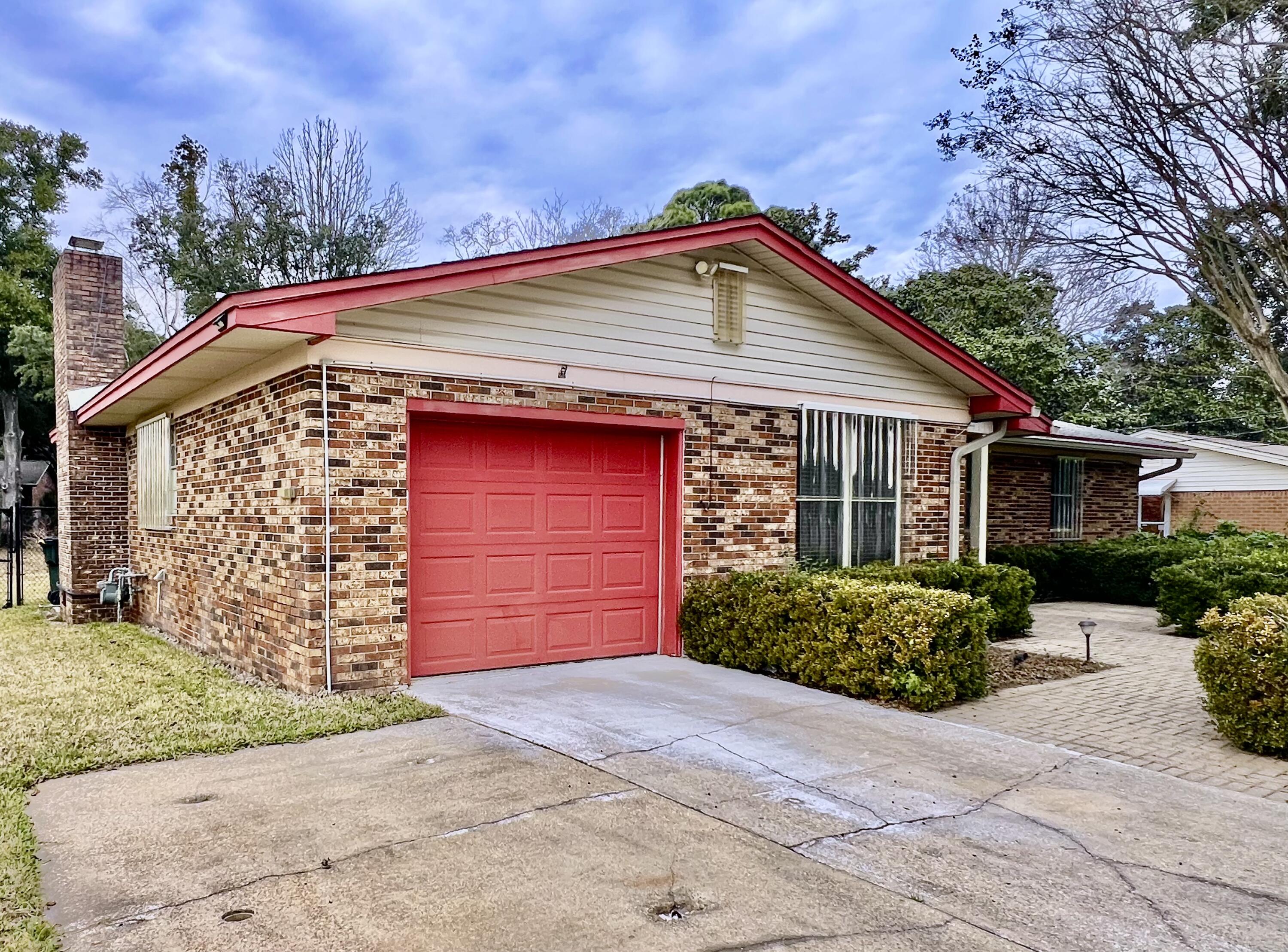 ELLIOTTS POINT - Residential