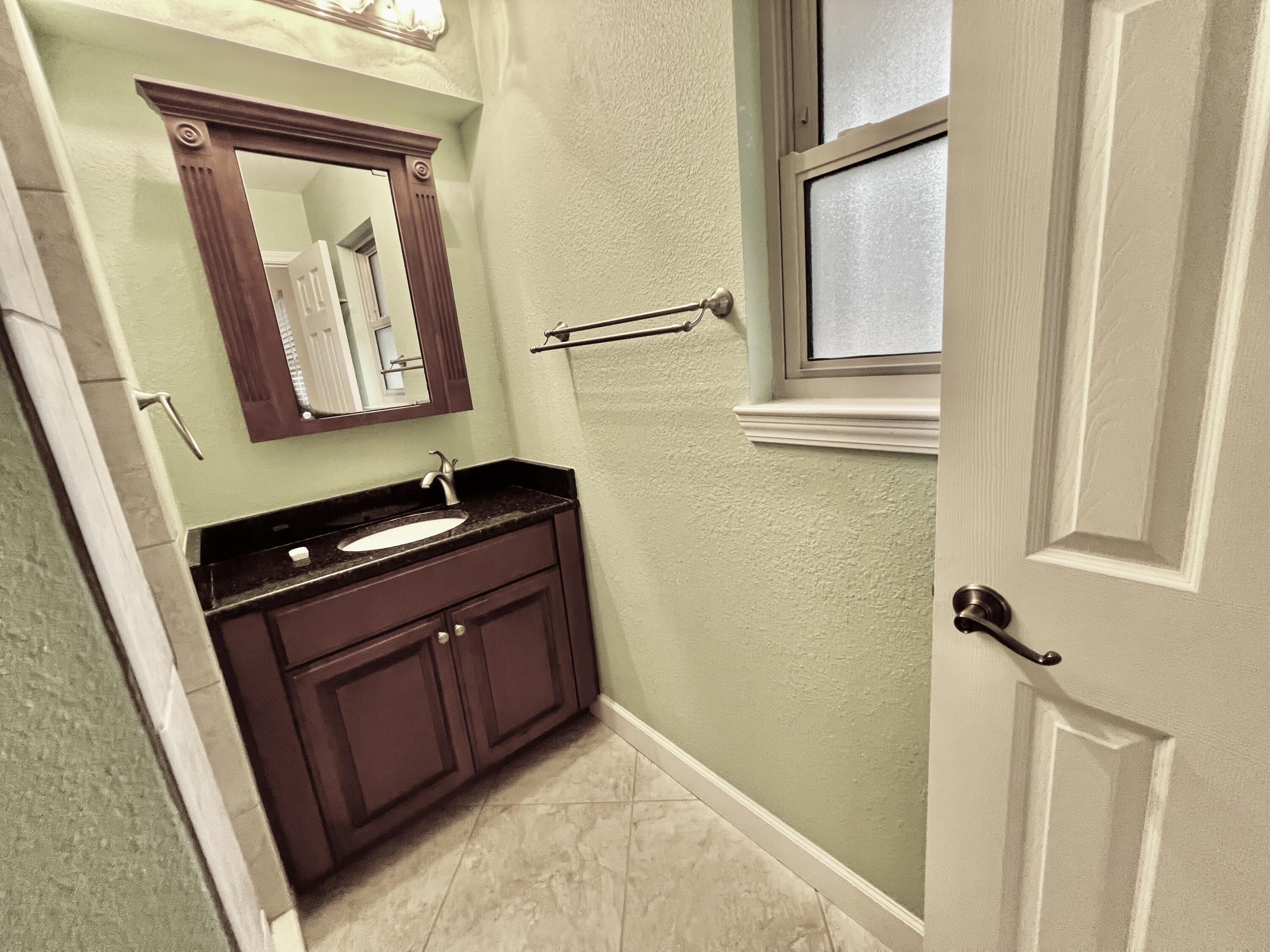 ELLIOTTS POINT - Residential