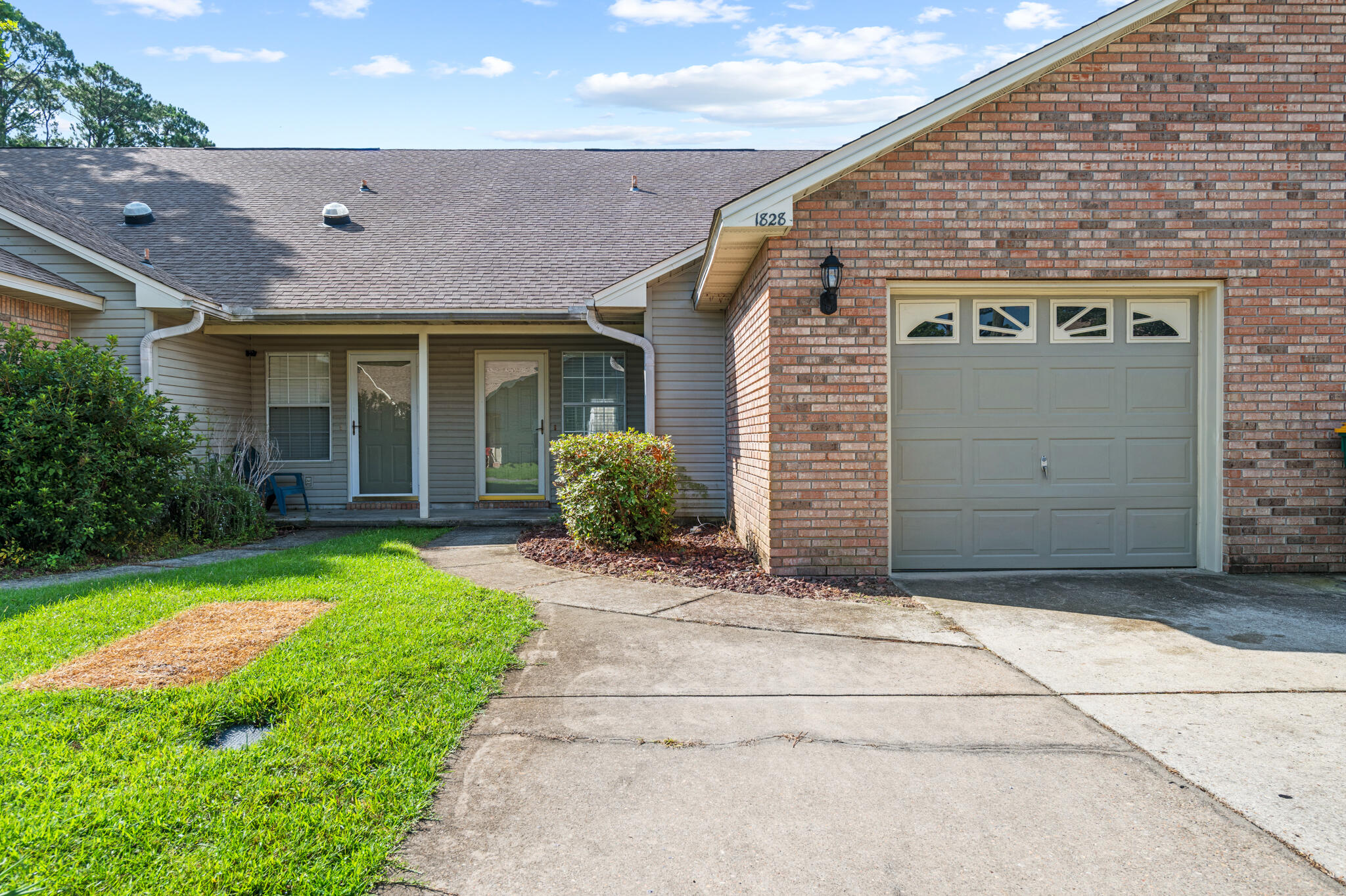 This townhome has just been freshly painted and is move in ready! It features 3 bedrooms and 2 bathrooms, with the master bedroom on the 1st floor!The living room is cozy yet has vaulted ceilings and has an access door right to the garage!The yard is quaint and private and theres plenty of extra parking at the entrance for your guests!