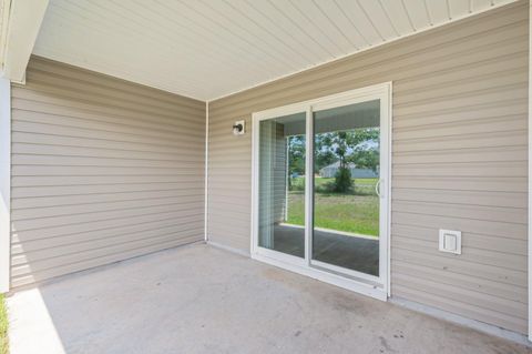 A home in DeFuniak Springs