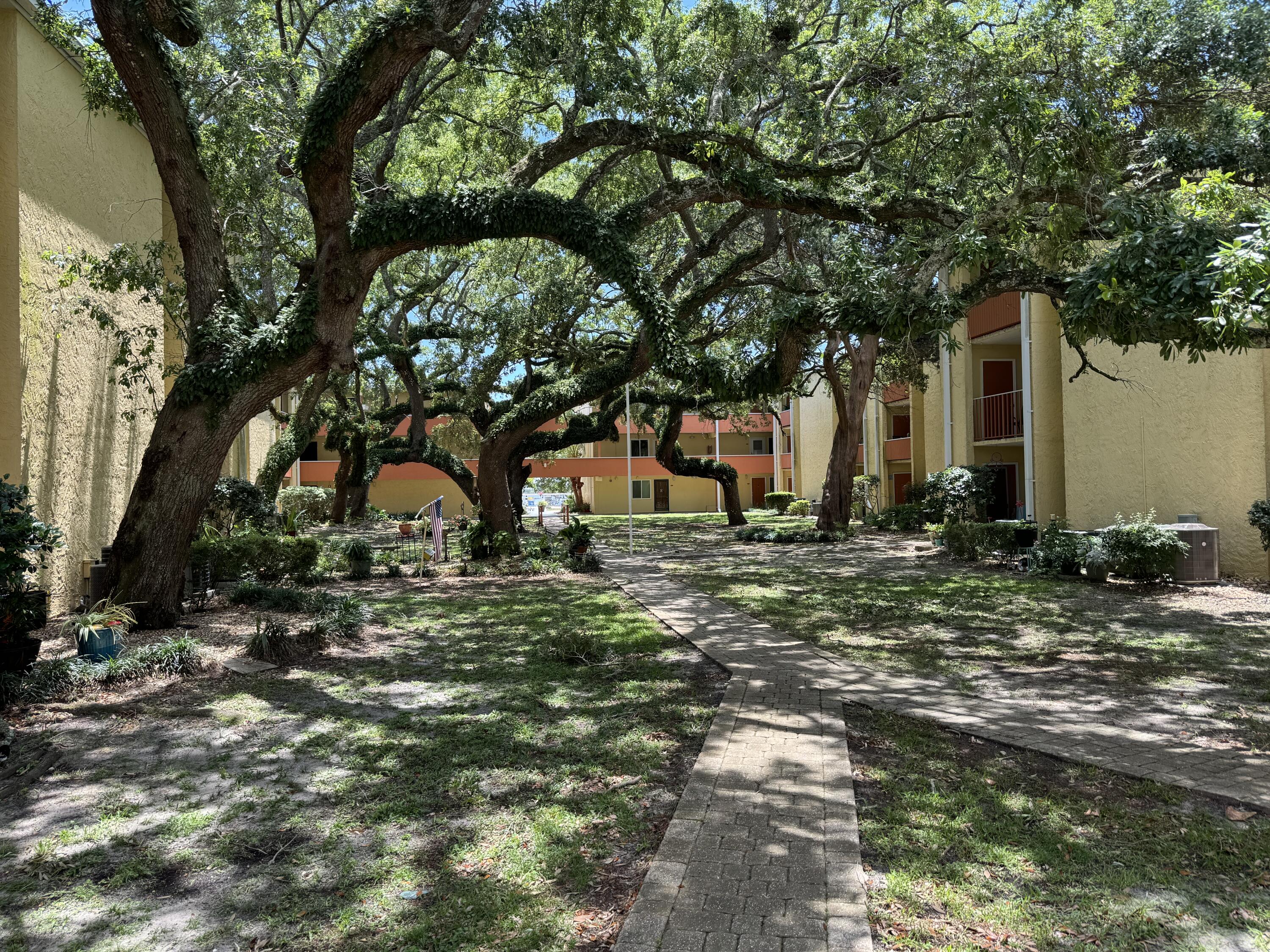 CEDARS THE - Residential