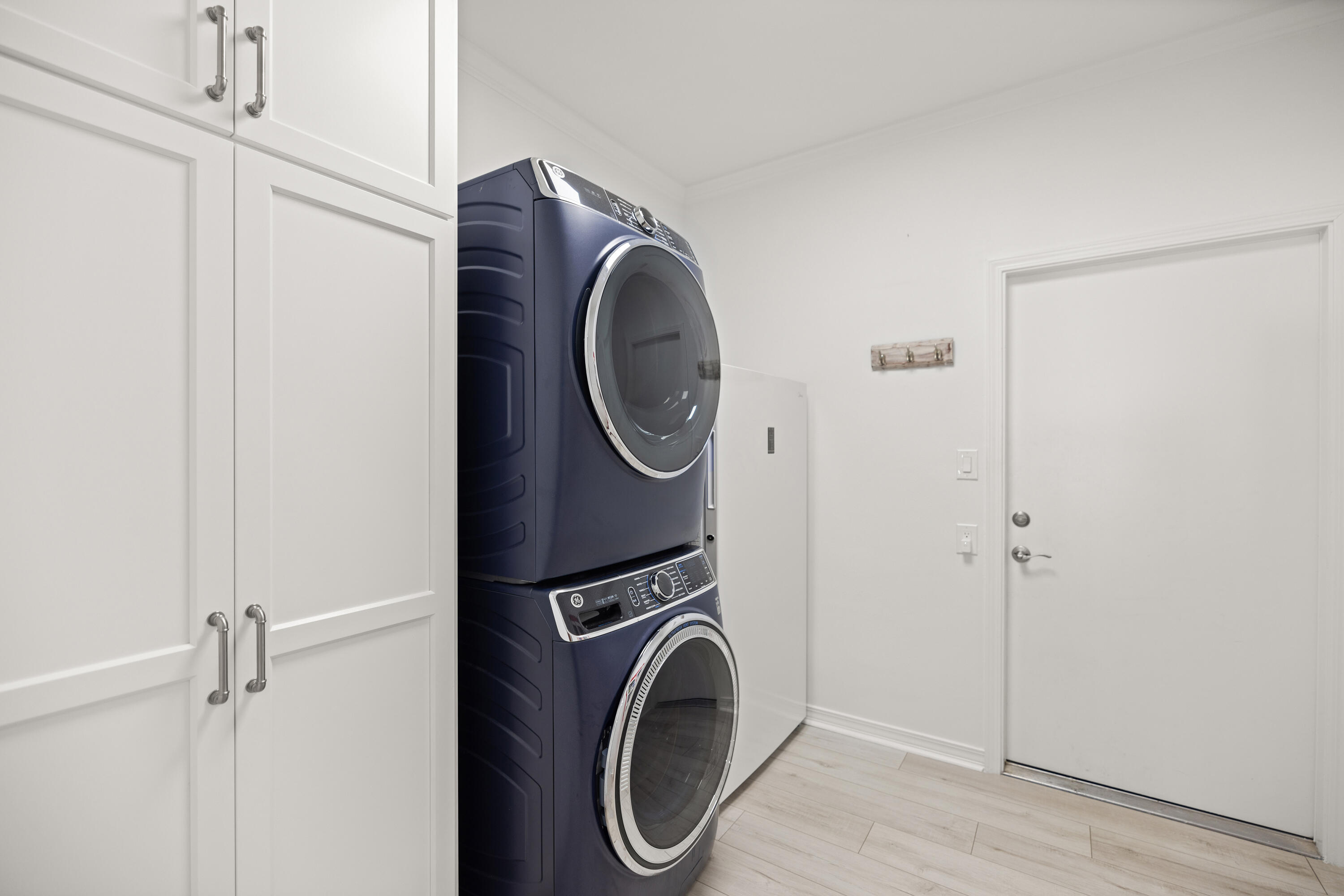 BAYTOWNE AVE EAST - Residential