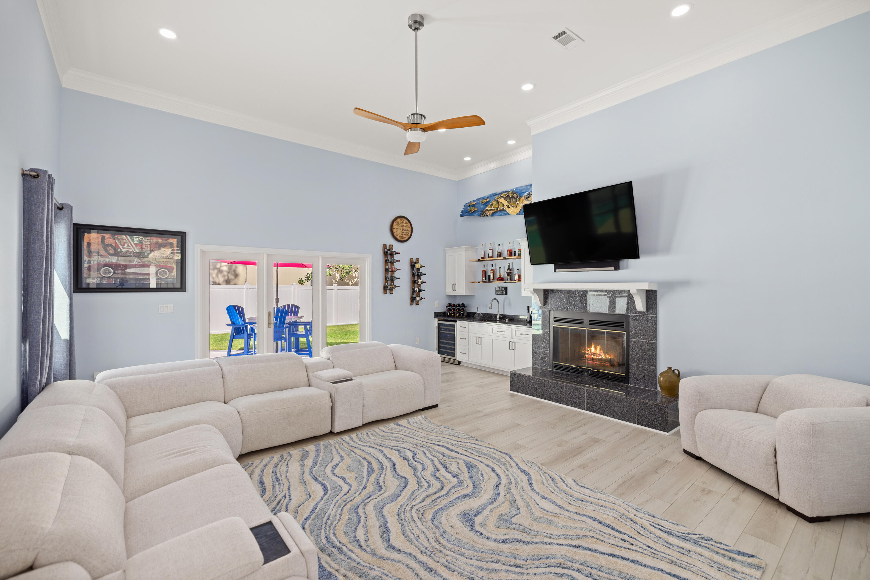 BAYTOWNE AVE EAST - Residential