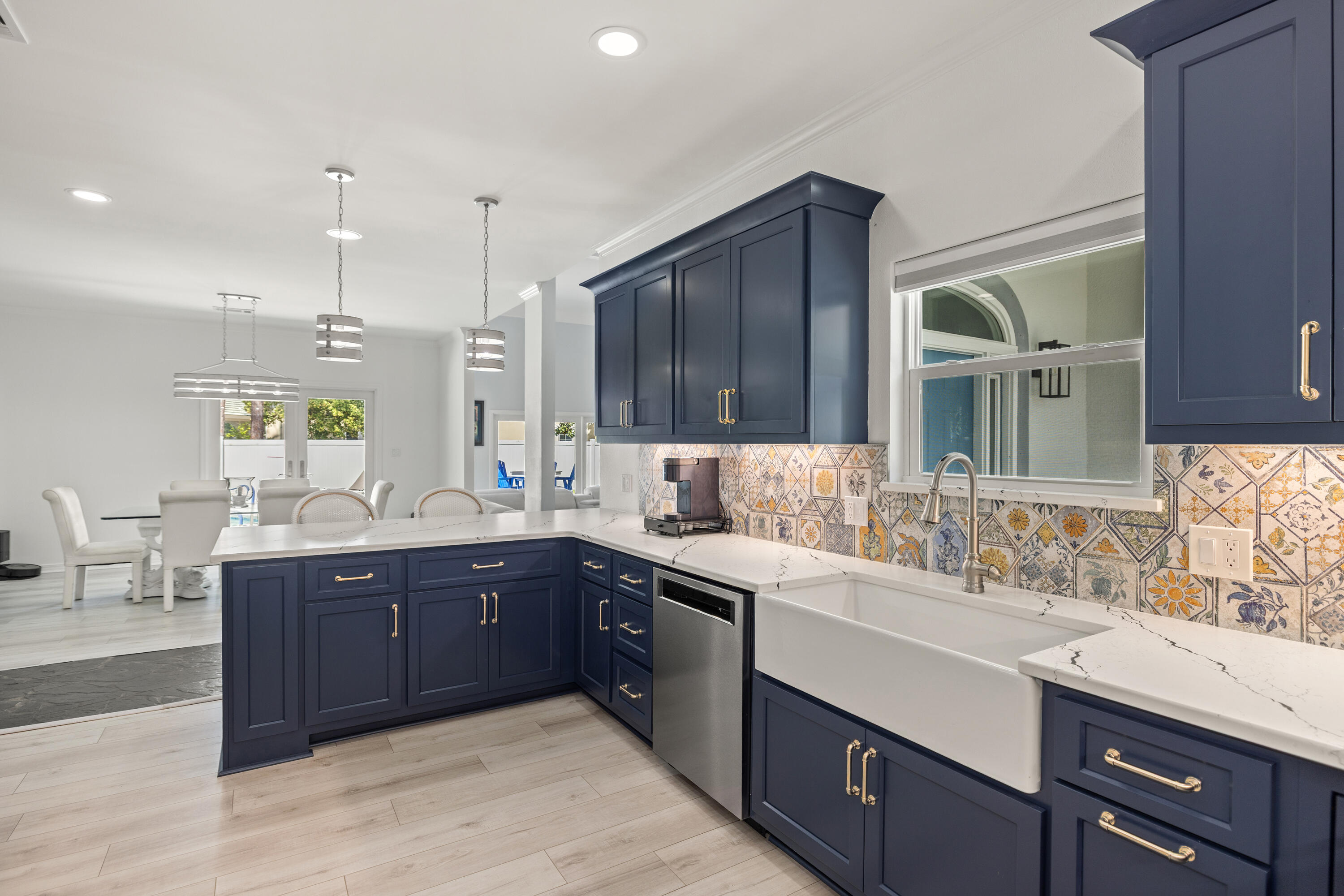 BAYTOWNE AVE EAST - Residential