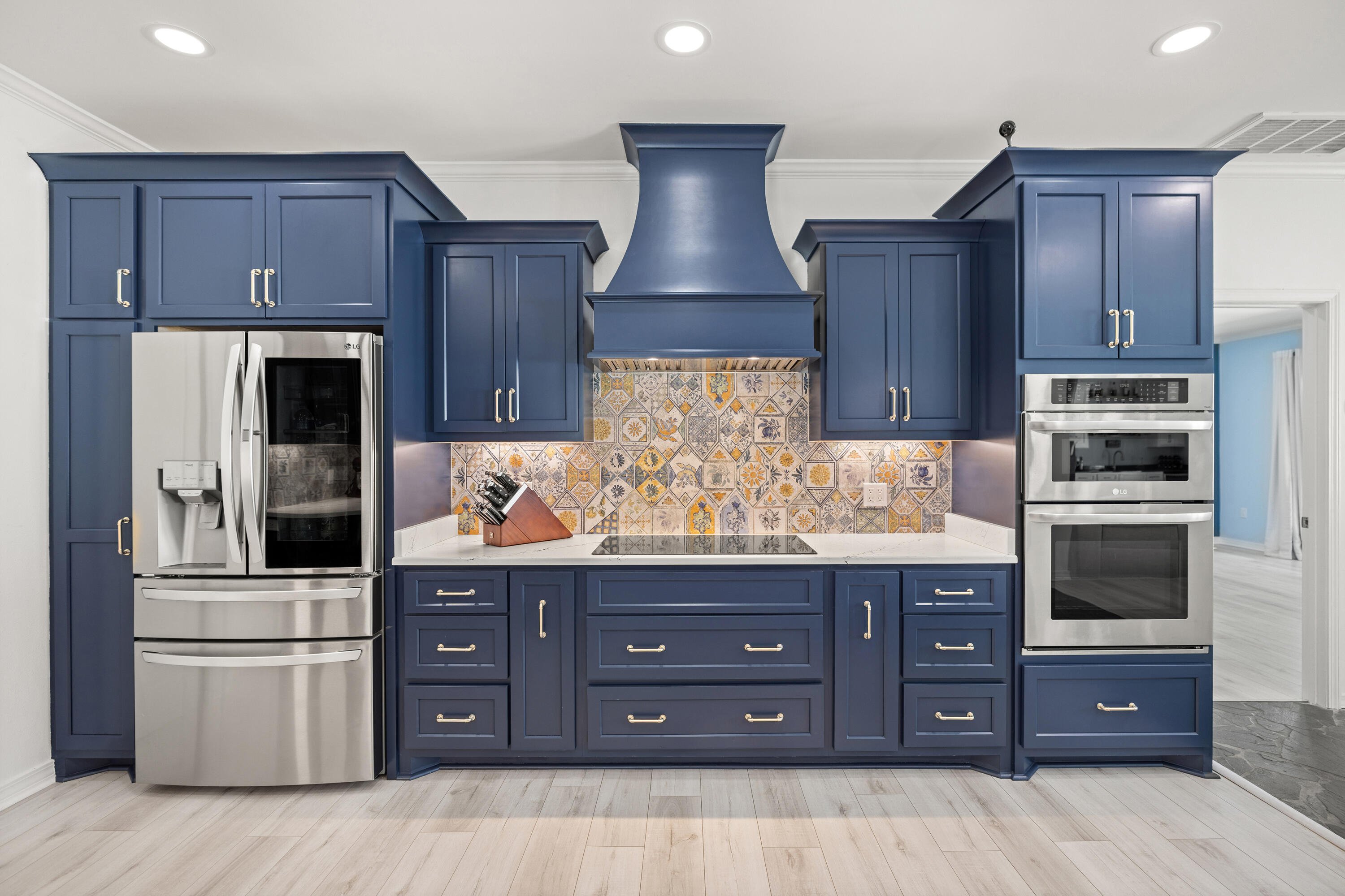 BAYTOWNE AVE EAST - Residential