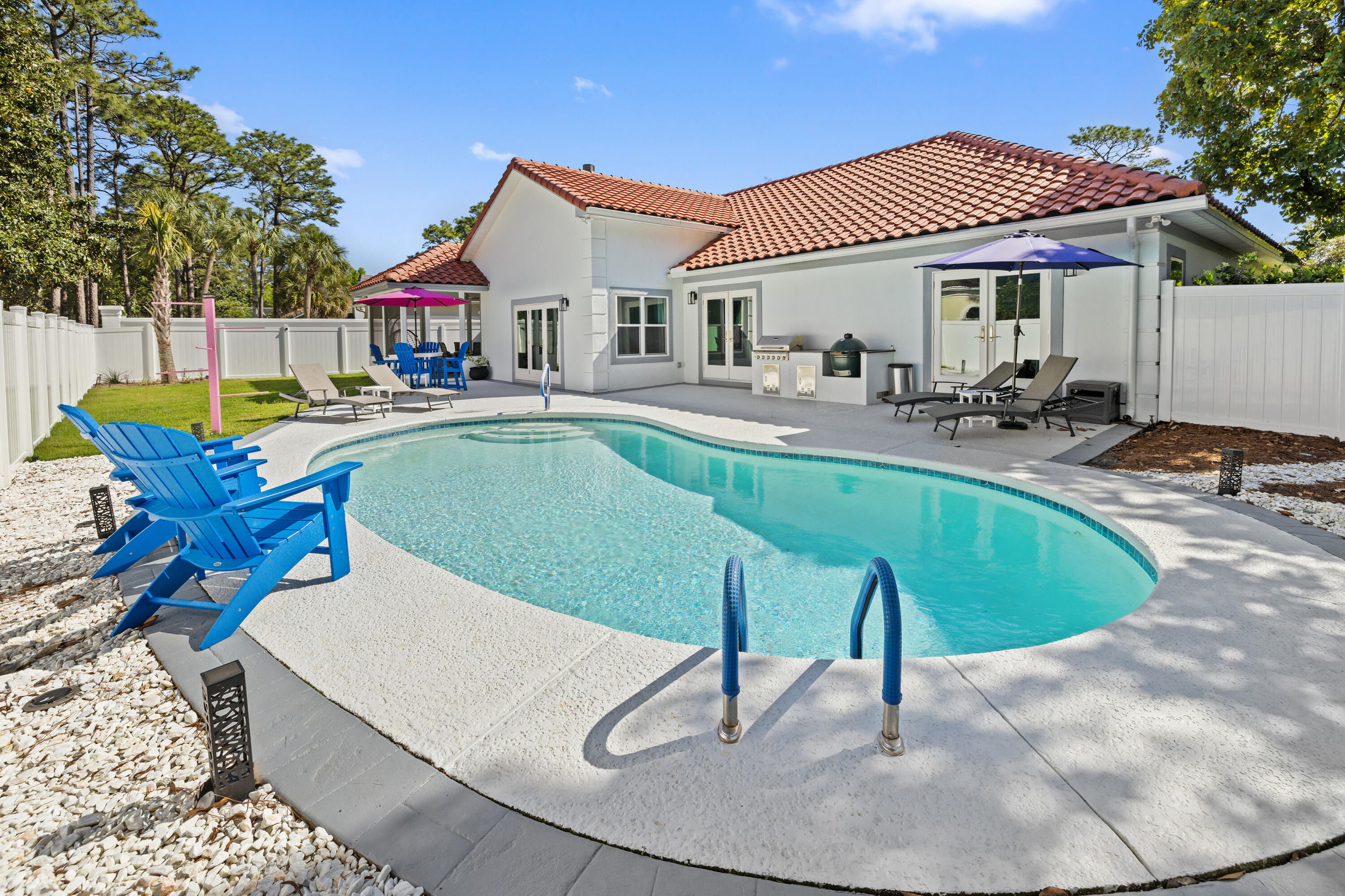 BAYTOWNE AVE EAST - Residential